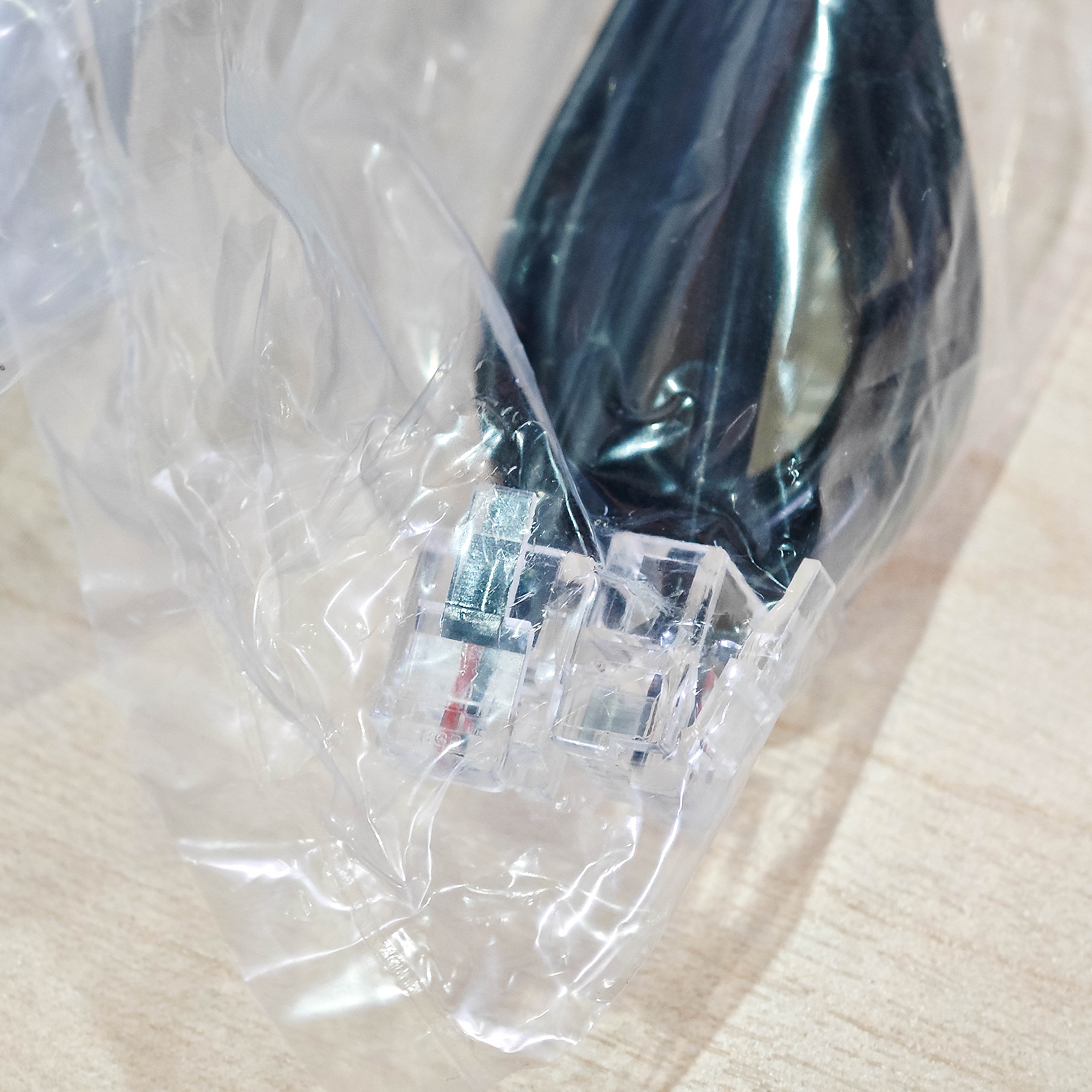 ภาพแกะกล่องสินค้า (Unboxing) แสดงสินค้าจริงและอุปกรณ์ภายในกล่อง ภาพที่ 10