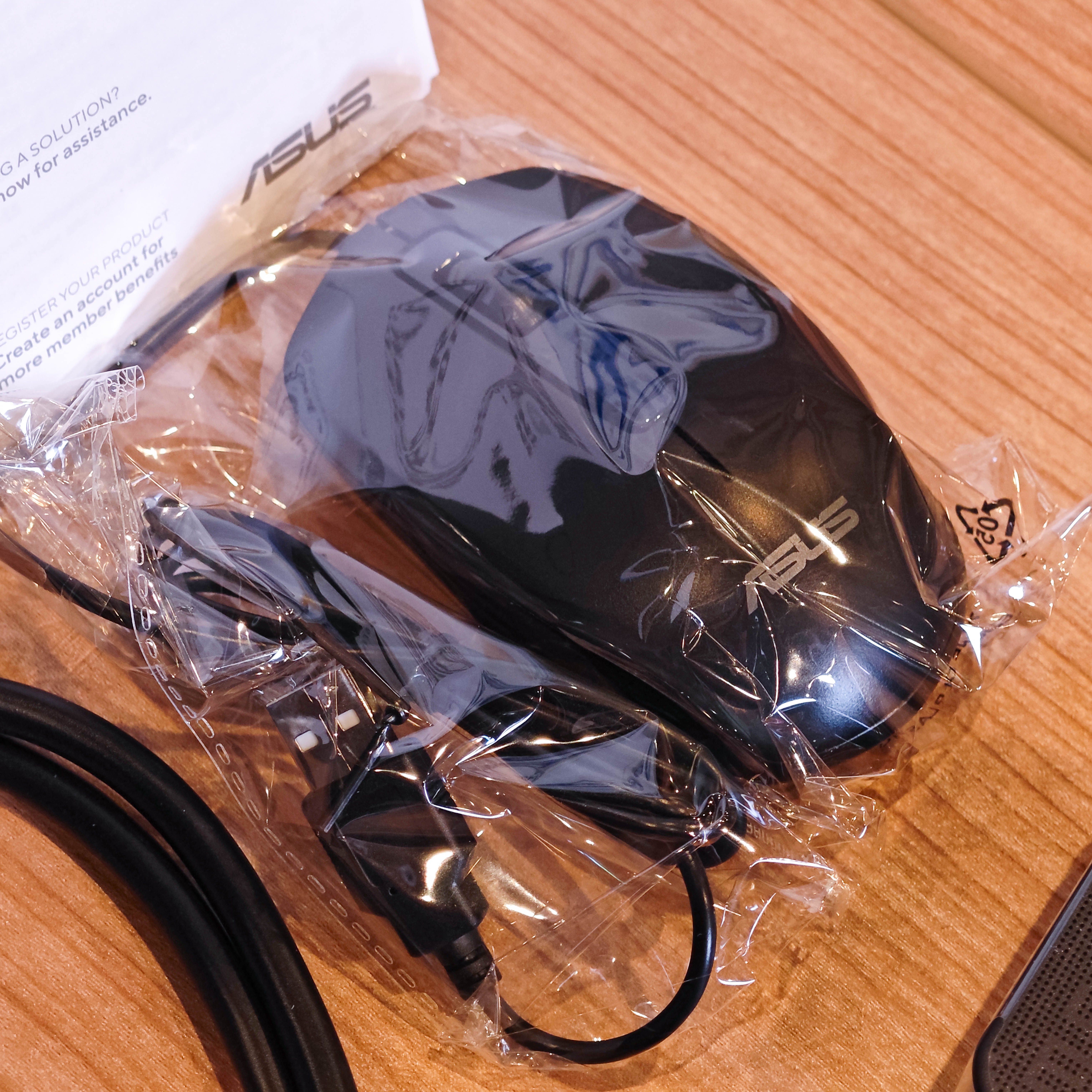 ภาพแกะกล่องสินค้า (Unboxing) แสดงสินค้าจริงและอุปกรณ์ภายในกล่อง ภาพที่ 4