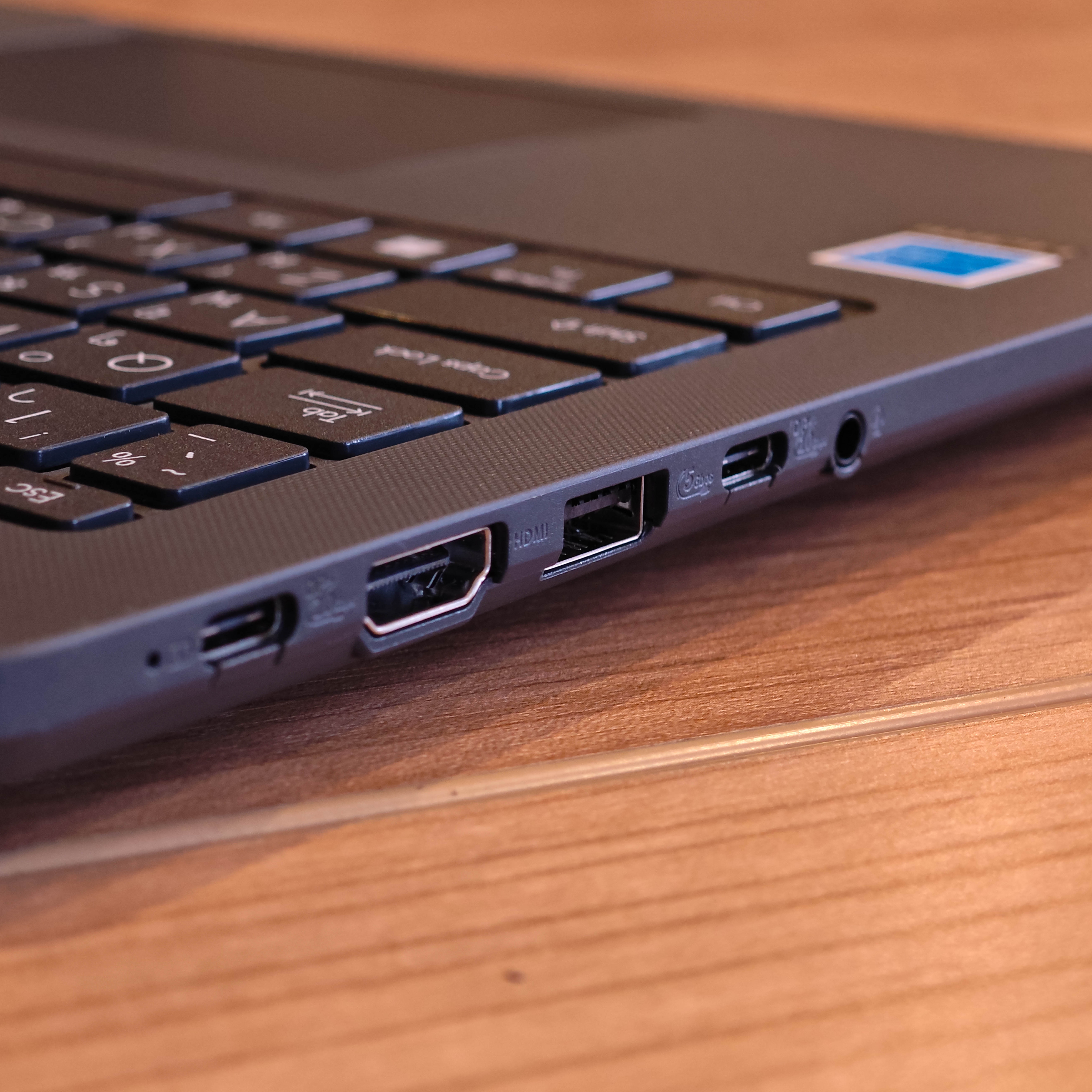 ภาพแกะกล่องสินค้า (Unboxing) แสดงสินค้าจริงและอุปกรณ์ภายในกล่อง ภาพที่ 6