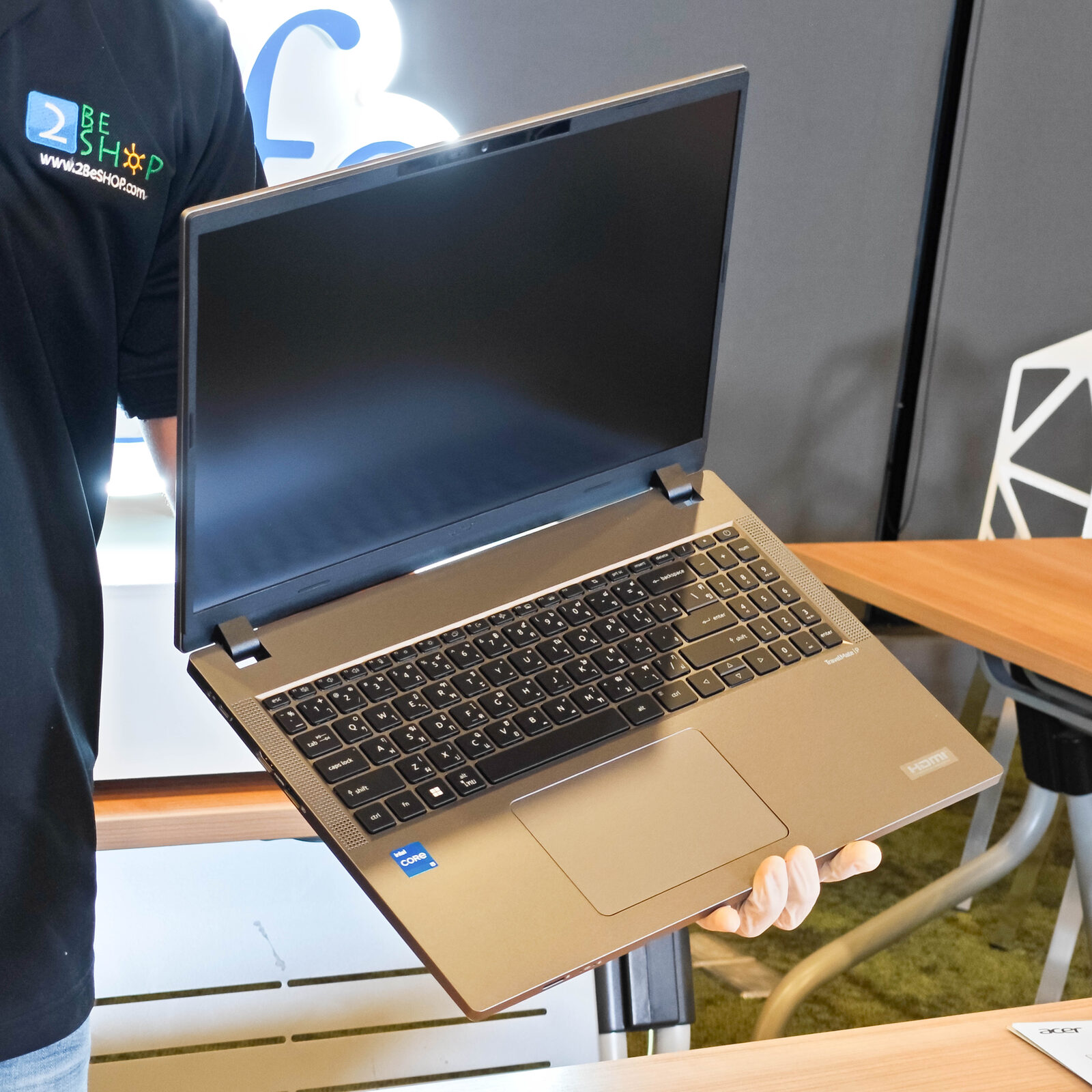 ภาพแกะกล่องสินค้า (Unboxing) แสดงสินค้าจริงและอุปกรณ์ภายในกล่อง ภาพที่ 1