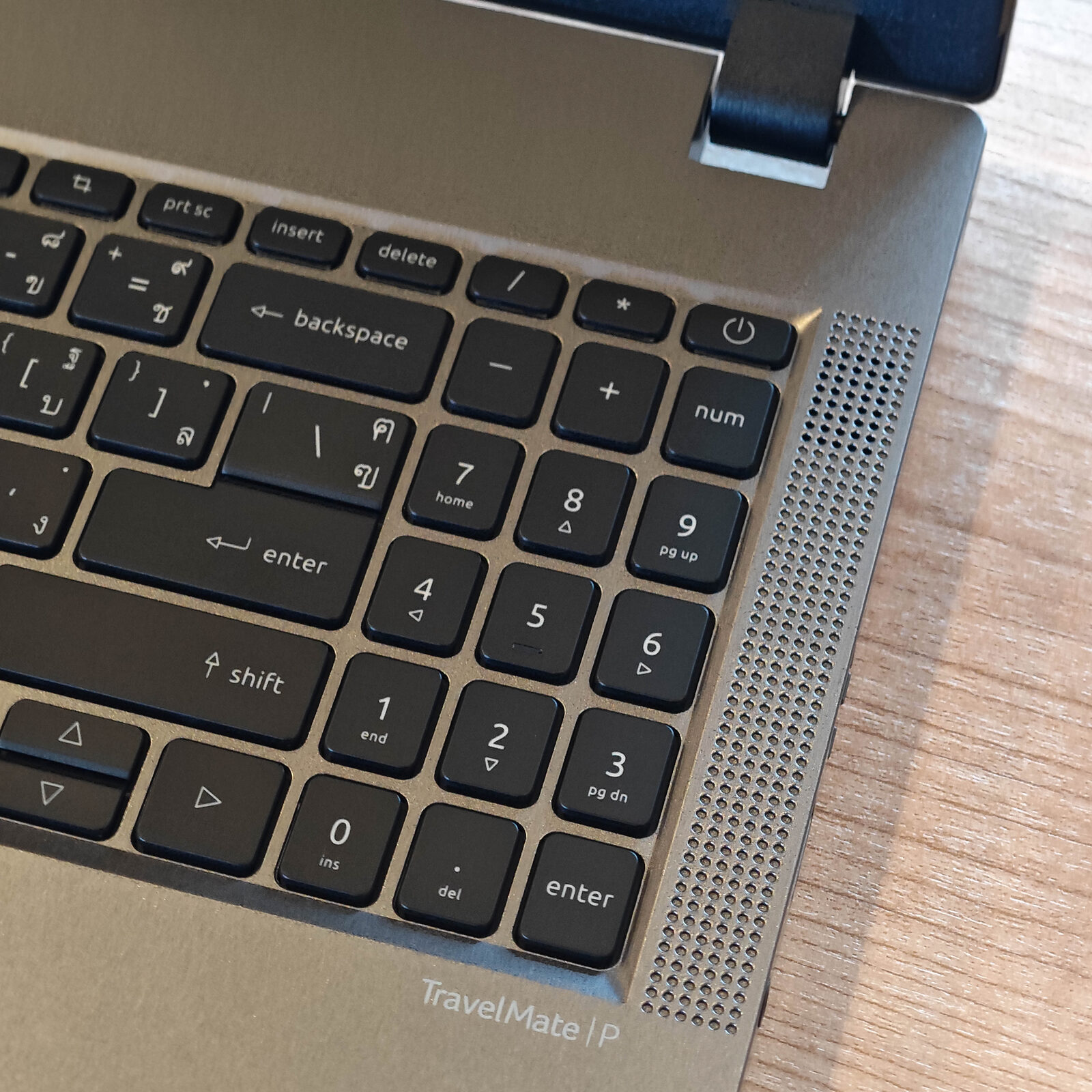 ภาพแกะกล่องสินค้า (Unboxing) แสดงสินค้าจริงและอุปกรณ์ภายในกล่อง ภาพที่ 7