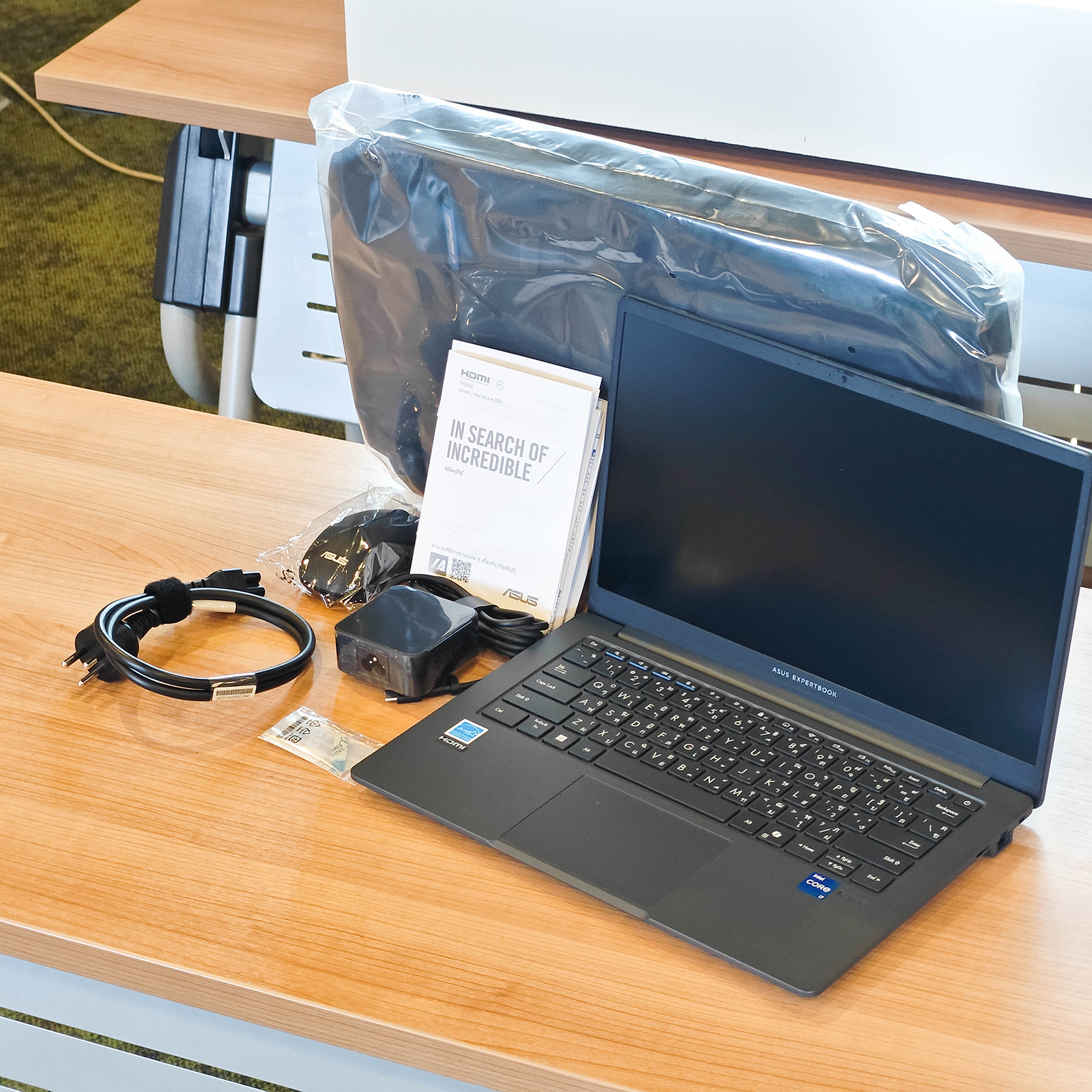 ภาพแกะกล่องสินค้า (Unboxing) แสดงสินค้าจริงและอุปกรณ์ภายในกล่อง ภาพที่ 1