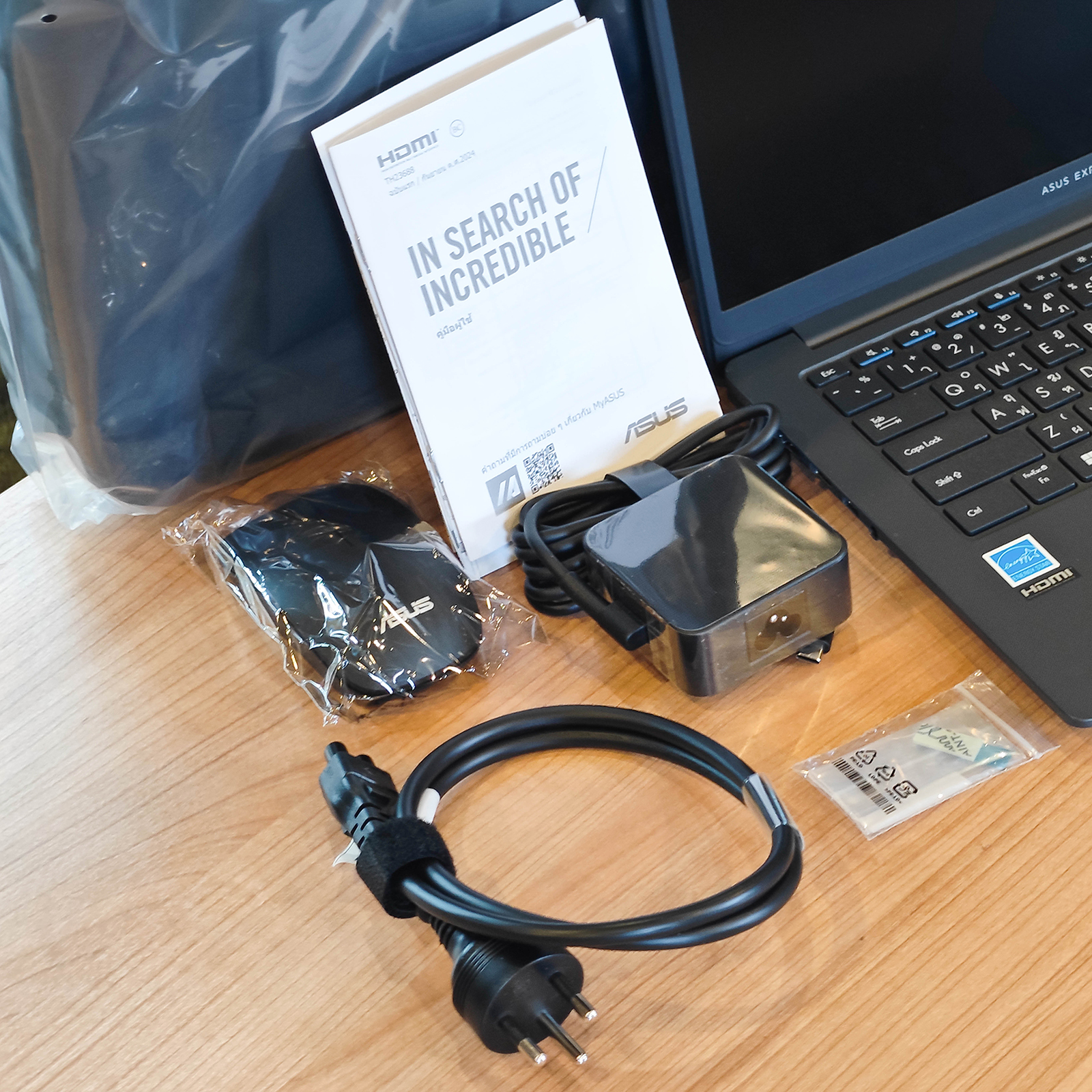 ภาพแกะกล่องสินค้า (Unboxing) แสดงสินค้าจริงและอุปกรณ์ภายในกล่อง ภาพที่ 2