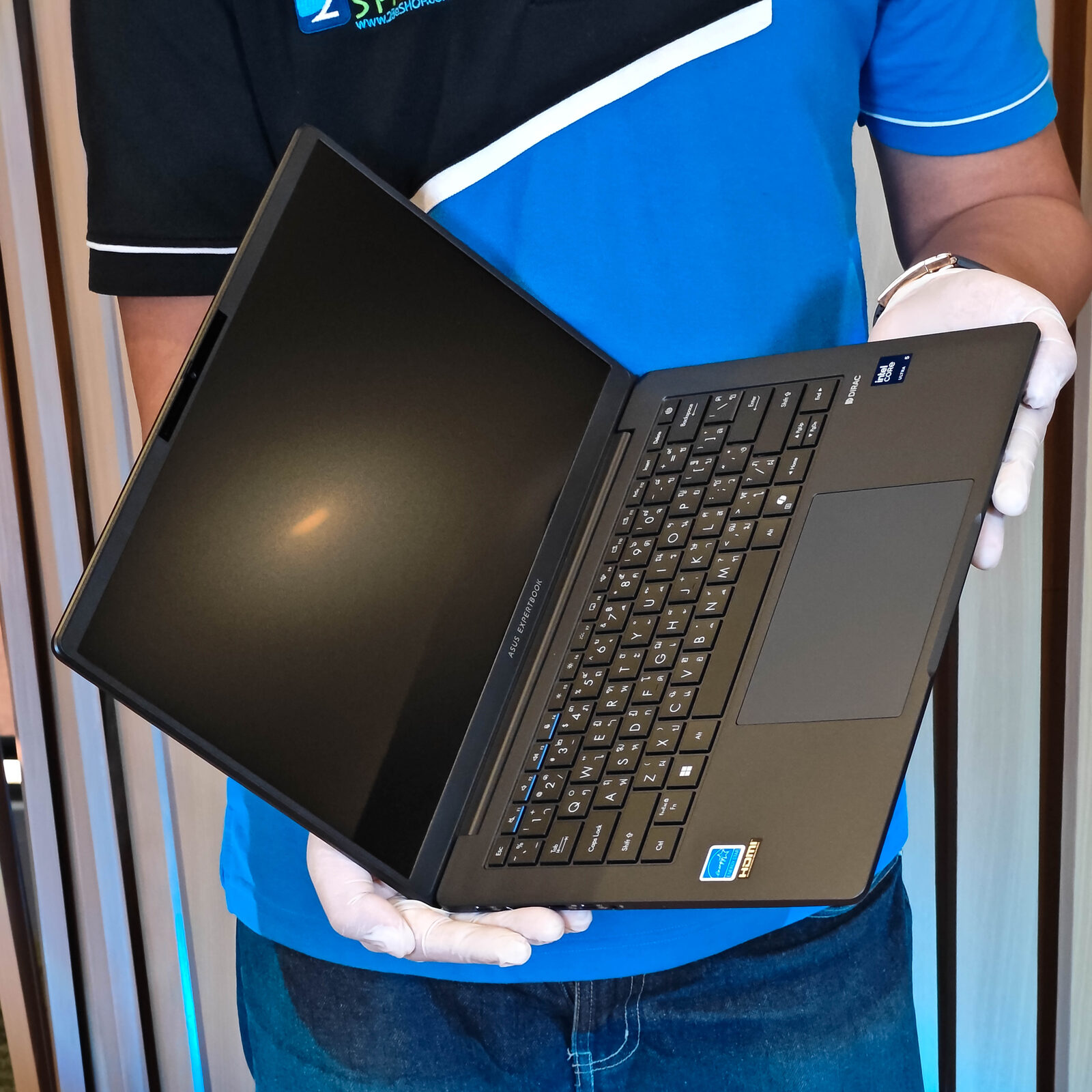 ภาพแกะกล่องสินค้า (Unboxing) แสดงสินค้าจริงและอุปกรณ์ภายในกล่อง ภาพที่ 4