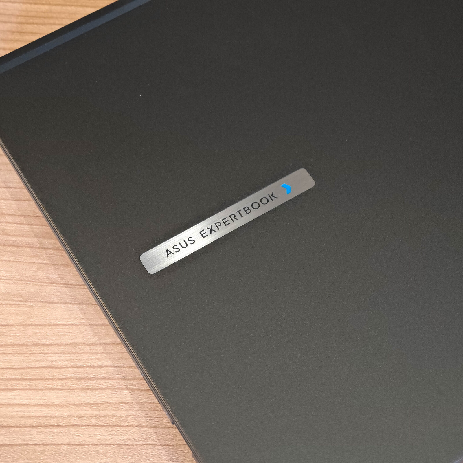 ภาพแกะกล่องสินค้า (Unboxing) แสดงสินค้าจริงและอุปกรณ์ภายในกล่อง ภาพที่ 5