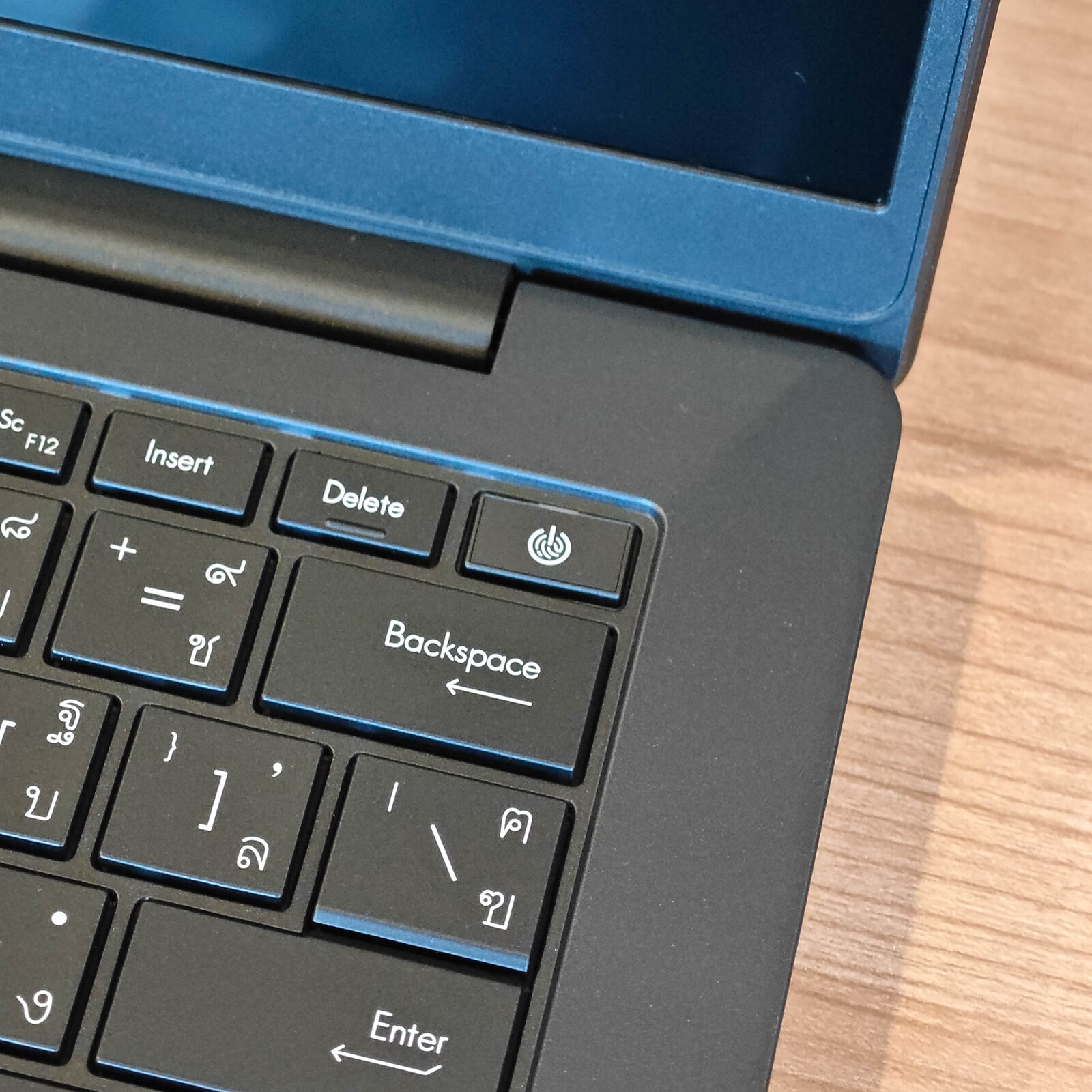 ภาพแกะกล่องสินค้า (Unboxing) แสดงสินค้าจริงและอุปกรณ์ภายในกล่อง ภาพที่ 7