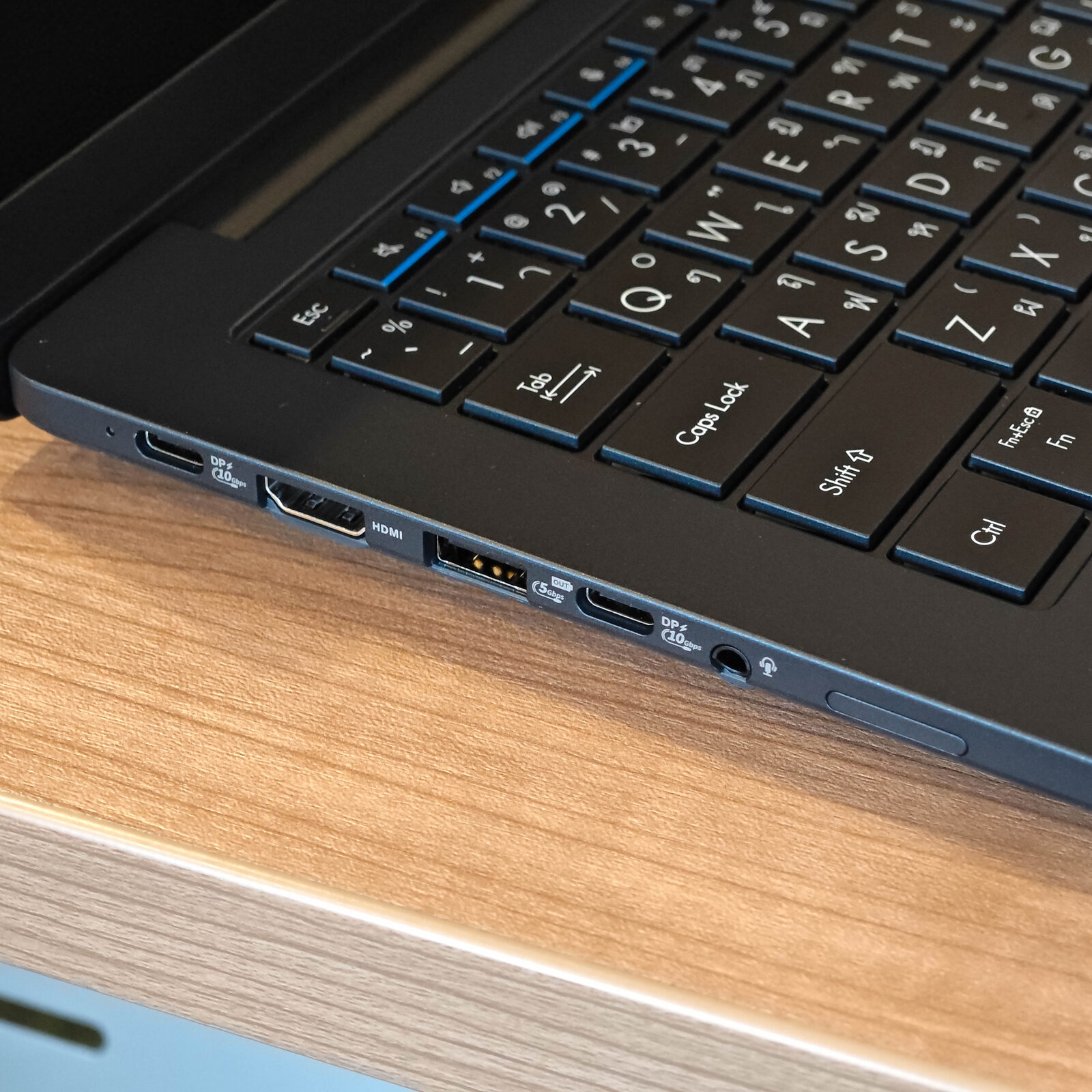 ภาพแกะกล่องสินค้า (Unboxing) แสดงสินค้าจริงและอุปกรณ์ภายในกล่อง ภาพที่ 9