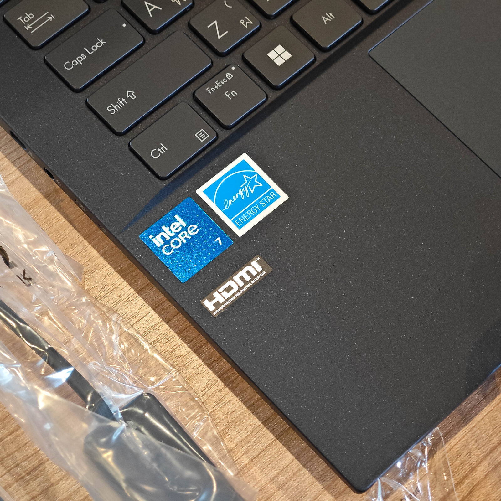 ภาพแกะกล่องสินค้า (Unboxing) แสดงสินค้าจริงและอุปกรณ์ภายในกล่อง ภาพที่ 5