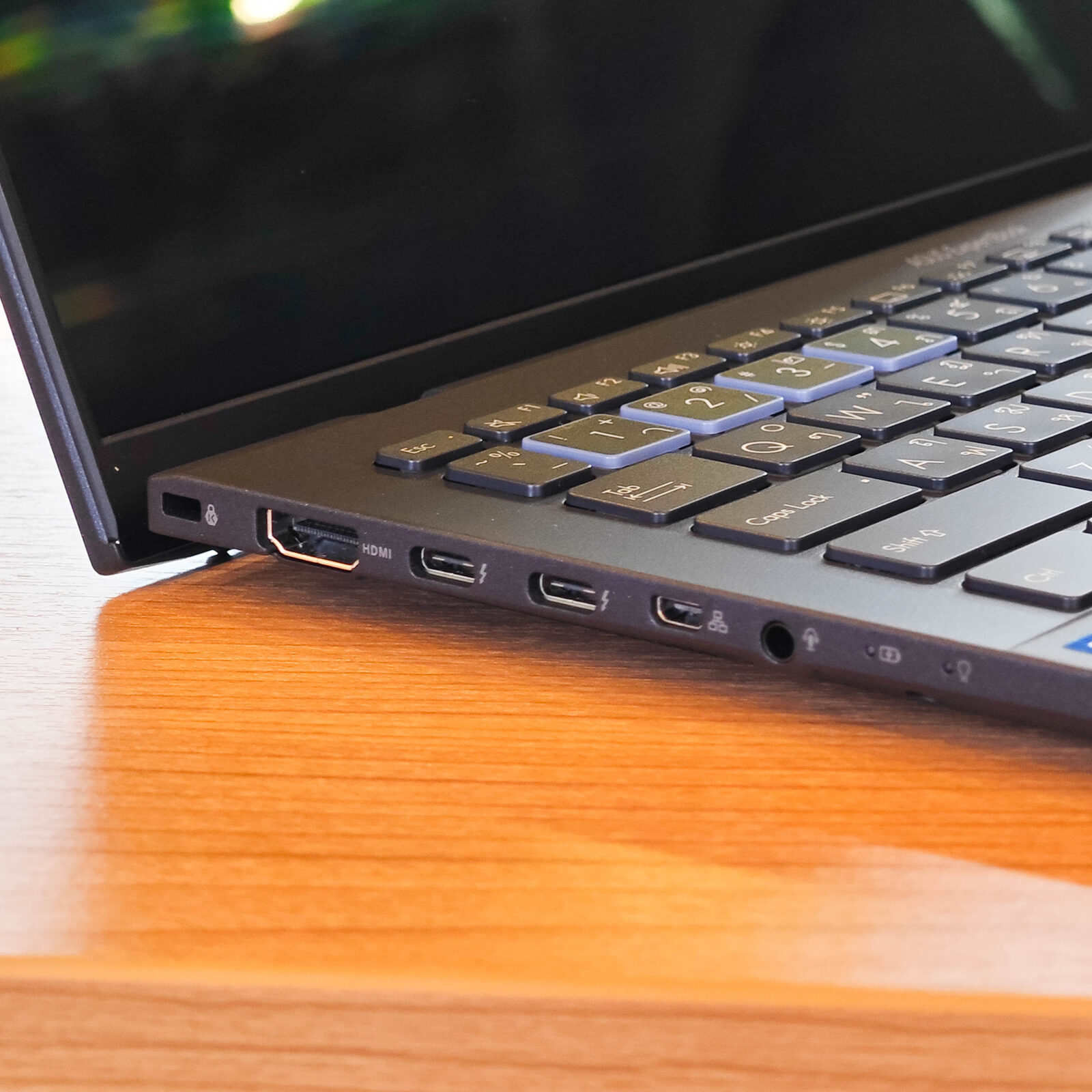 ภาพแกะกล่องสินค้า (Unboxing) แสดงสินค้าจริงและอุปกรณ์ภายในกล่อง ภาพที่ 7