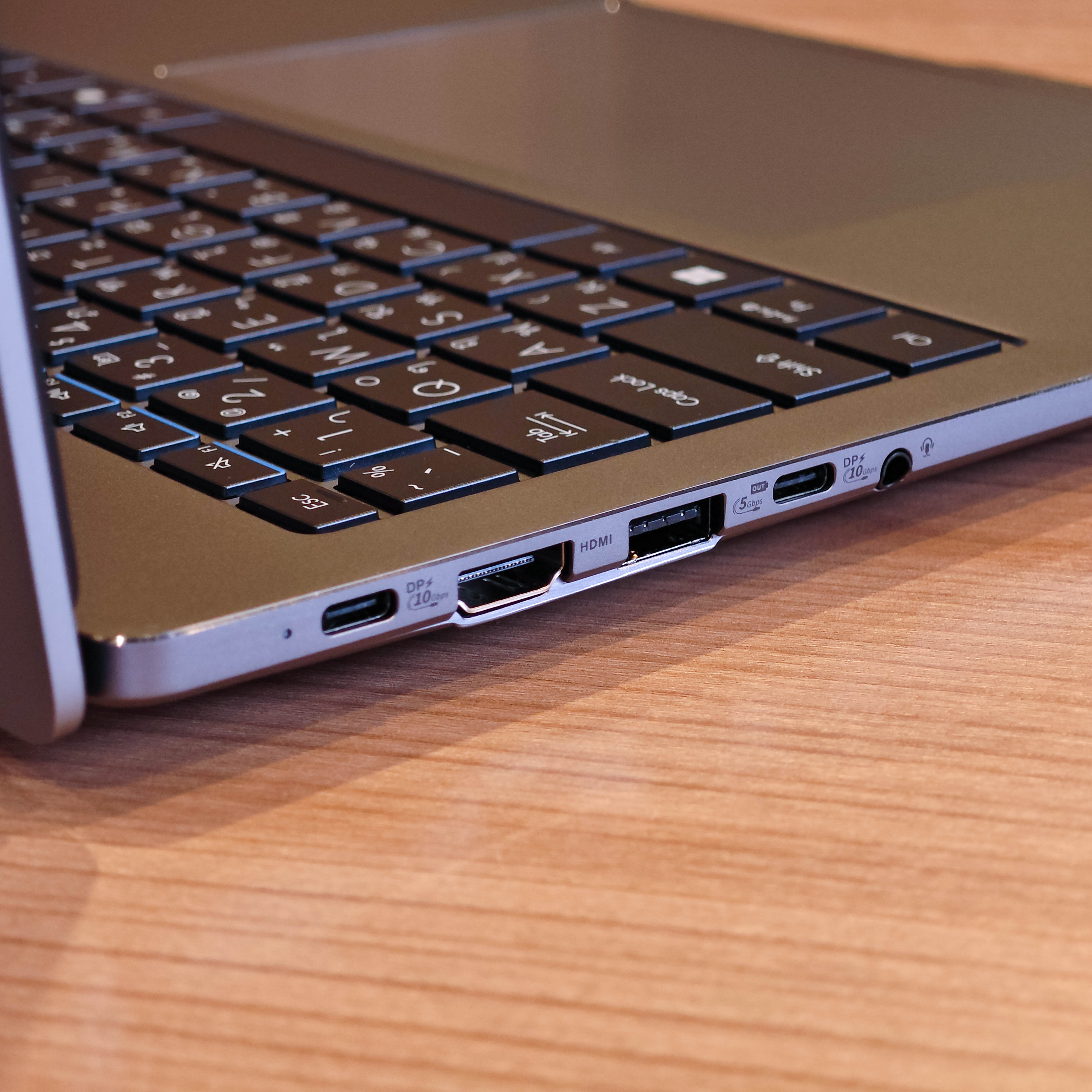 ภาพแกะกล่องสินค้า (Unboxing) แสดงสินค้าจริงและอุปกรณ์ภายในกล่อง ภาพที่ 7