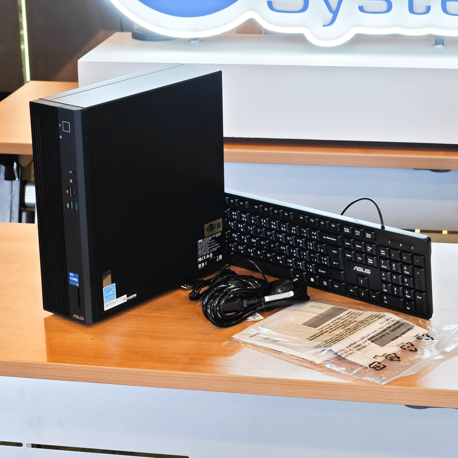 ภาพแกะกล่องสินค้า (Unboxing) แสดงสินค้าจริงและอุปกรณ์ภายในกล่อง ภาพที่ 2