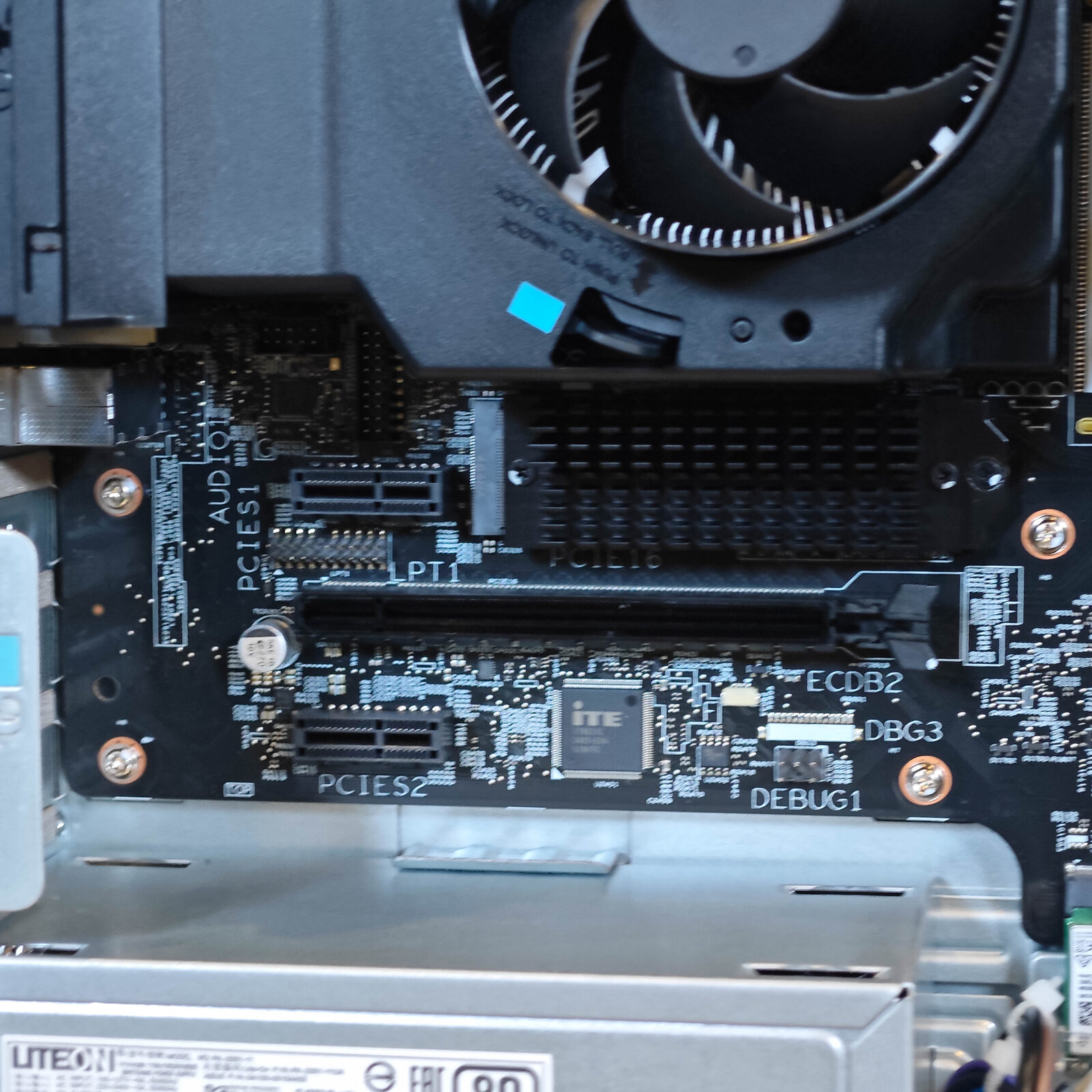 ภาพแกะกล่องสินค้า (Unboxing) แสดงสินค้าจริงและอุปกรณ์ภายในกล่อง ภาพที่ 5