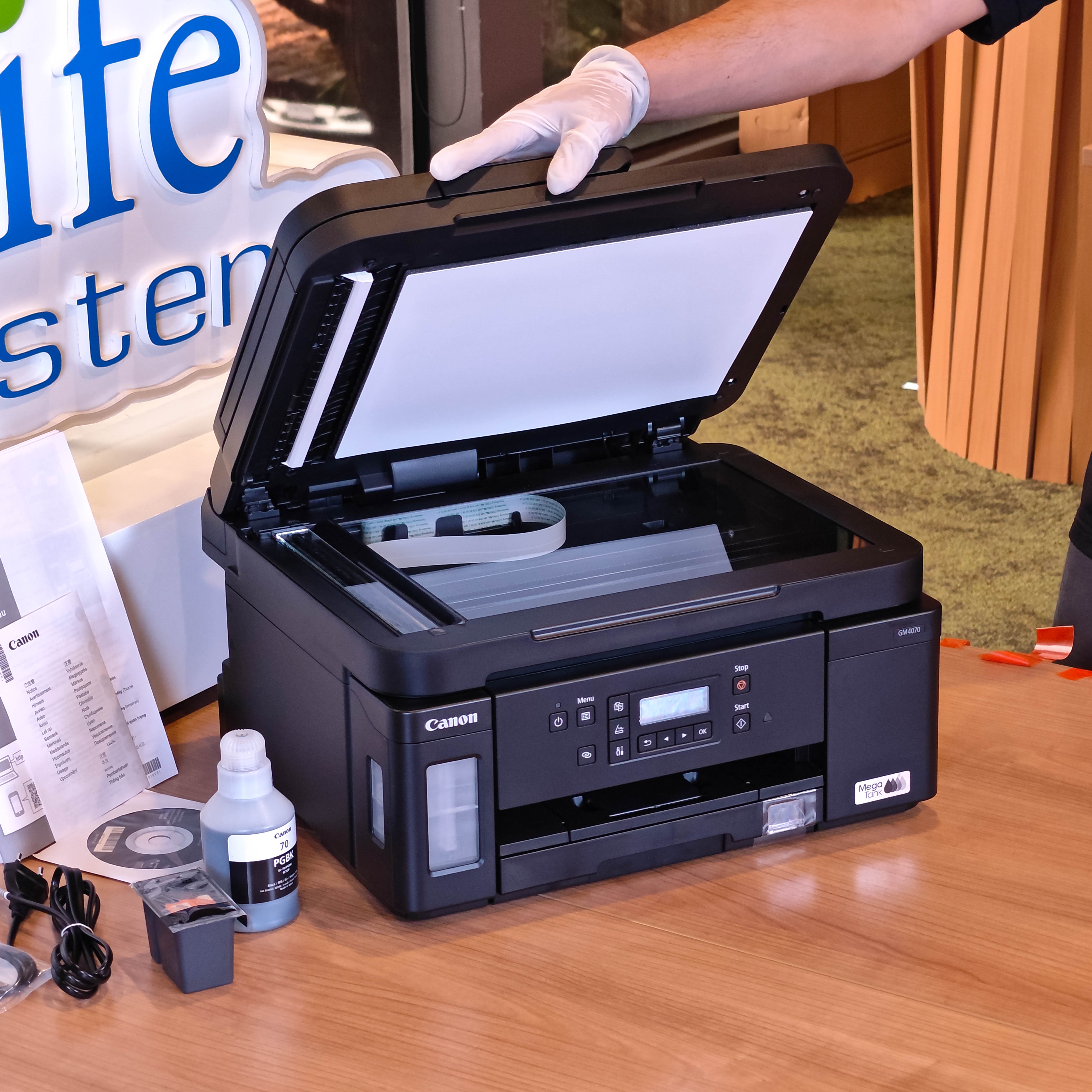 ภาพแกะกล่องสินค้า (Unboxing) แสดงสินค้าจริงและอุปกรณ์ภายในกล่อง ภาพที่ 1