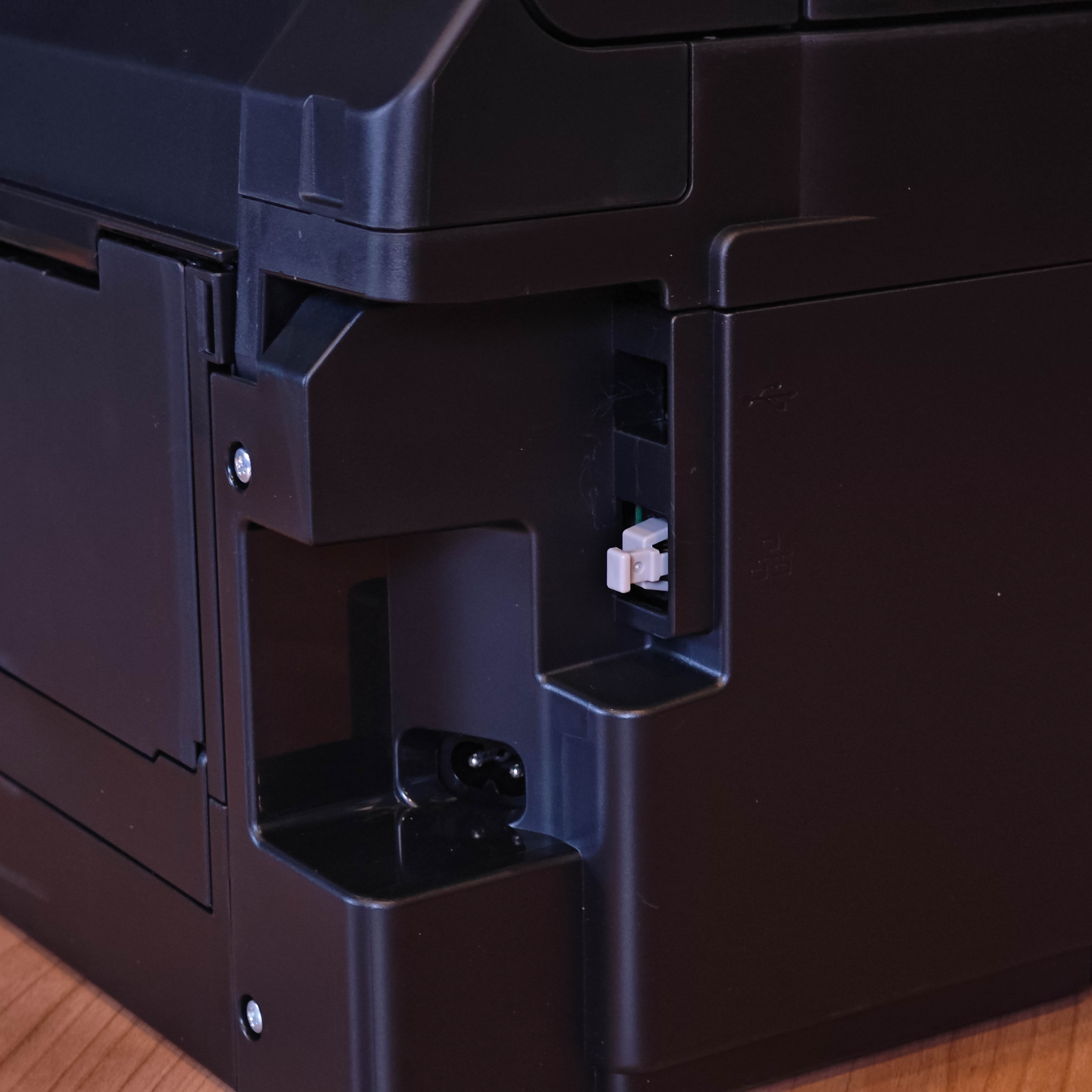 ภาพแกะกล่องสินค้า (Unboxing) แสดงสินค้าจริงและอุปกรณ์ภายในกล่อง ภาพที่ 10