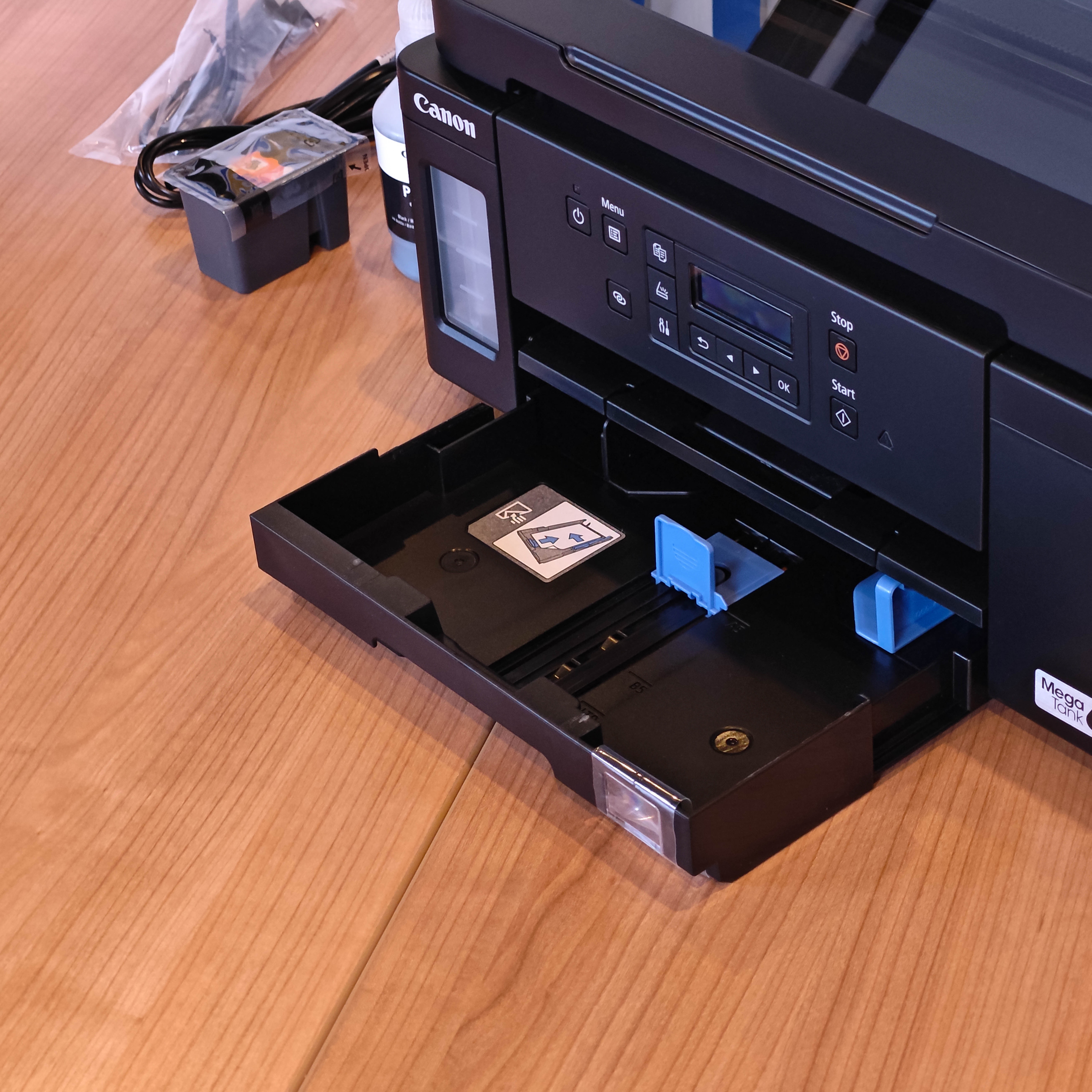 ภาพแกะกล่องสินค้า (Unboxing) แสดงสินค้าจริงและอุปกรณ์ภายในกล่อง ภาพที่ 6