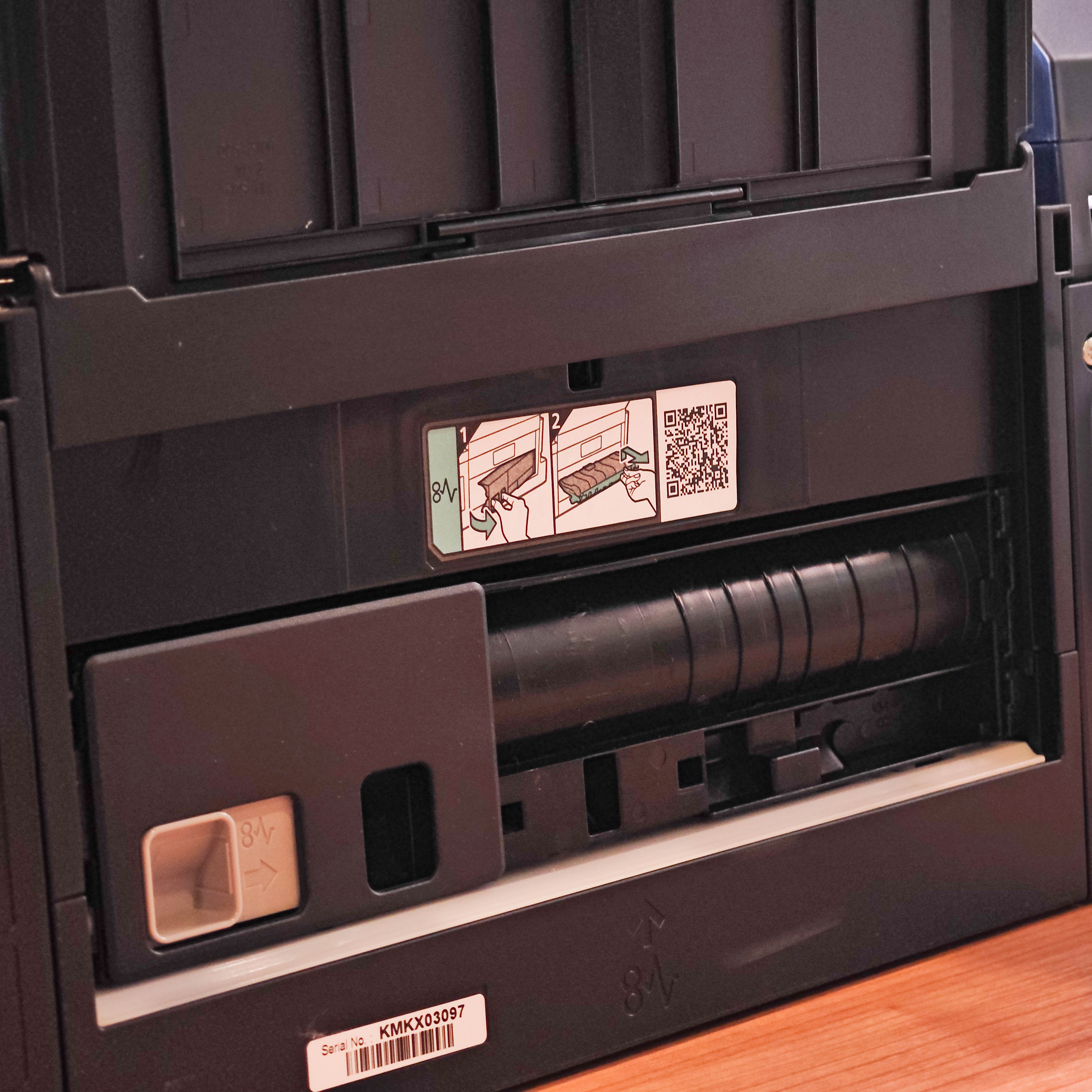 ภาพแกะกล่องสินค้า (Unboxing) แสดงสินค้าจริงและอุปกรณ์ภายในกล่อง ภาพที่ 8