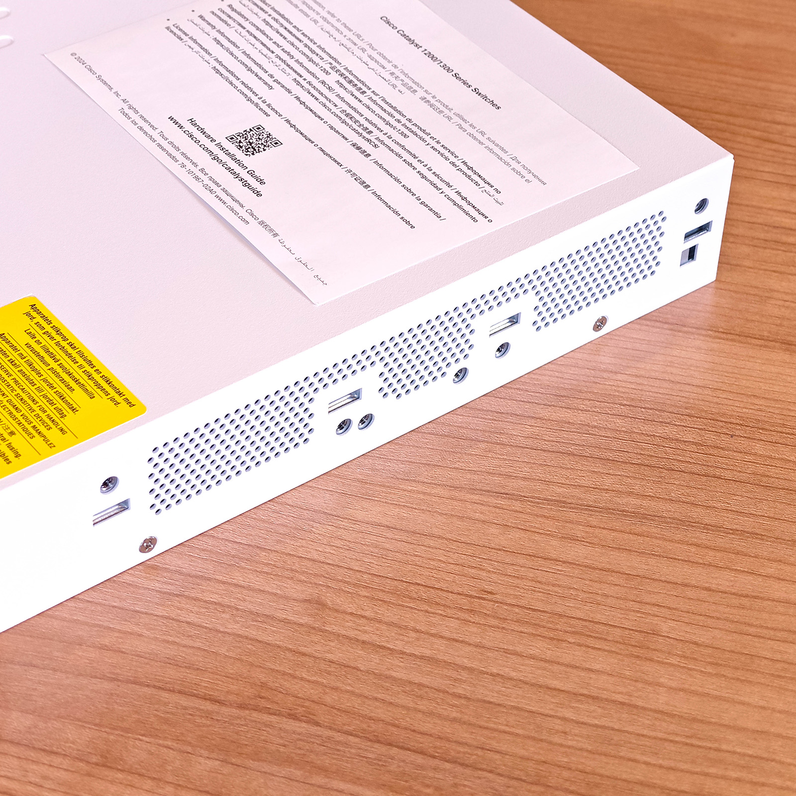 ภาพแกะกล่องสินค้า (Unboxing) แสดงสินค้าจริงและอุปกรณ์ภายในกล่อง ภาพที่ 10