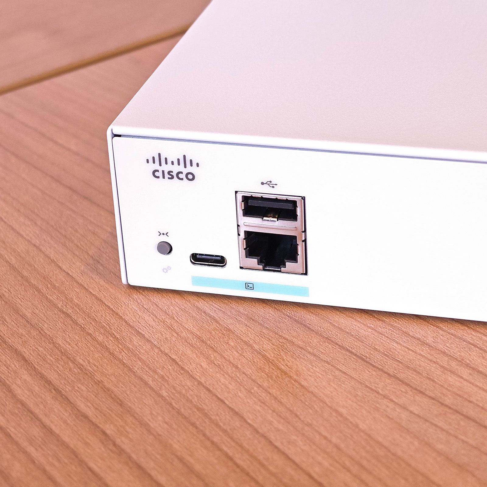 ภาพแกะกล่องสินค้า (Unboxing) แสดงสินค้าจริงและอุปกรณ์ภายในกล่อง ภาพที่ 3