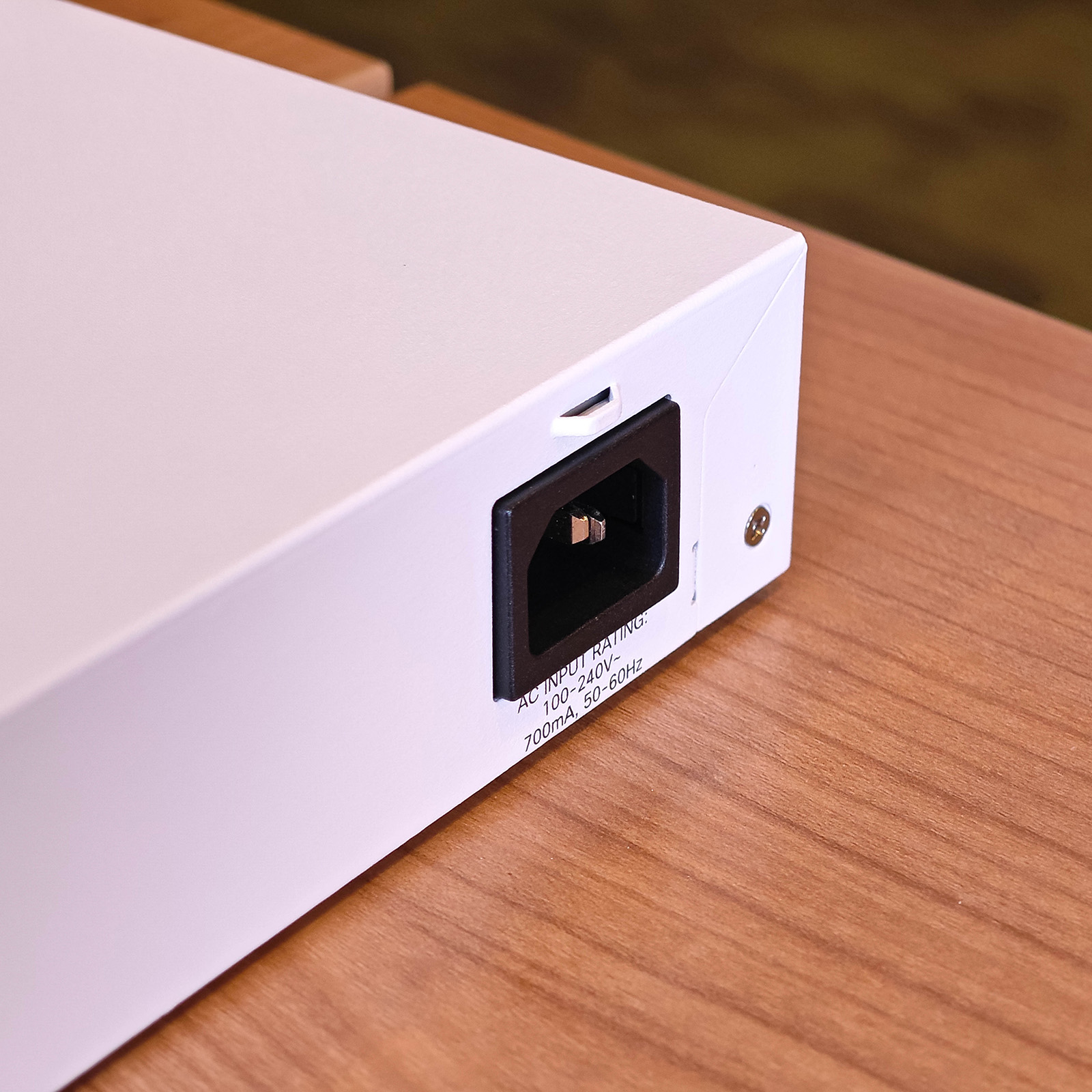 ภาพแกะกล่องสินค้า (Unboxing) แสดงสินค้าจริงและอุปกรณ์ภายในกล่อง ภาพที่ 4