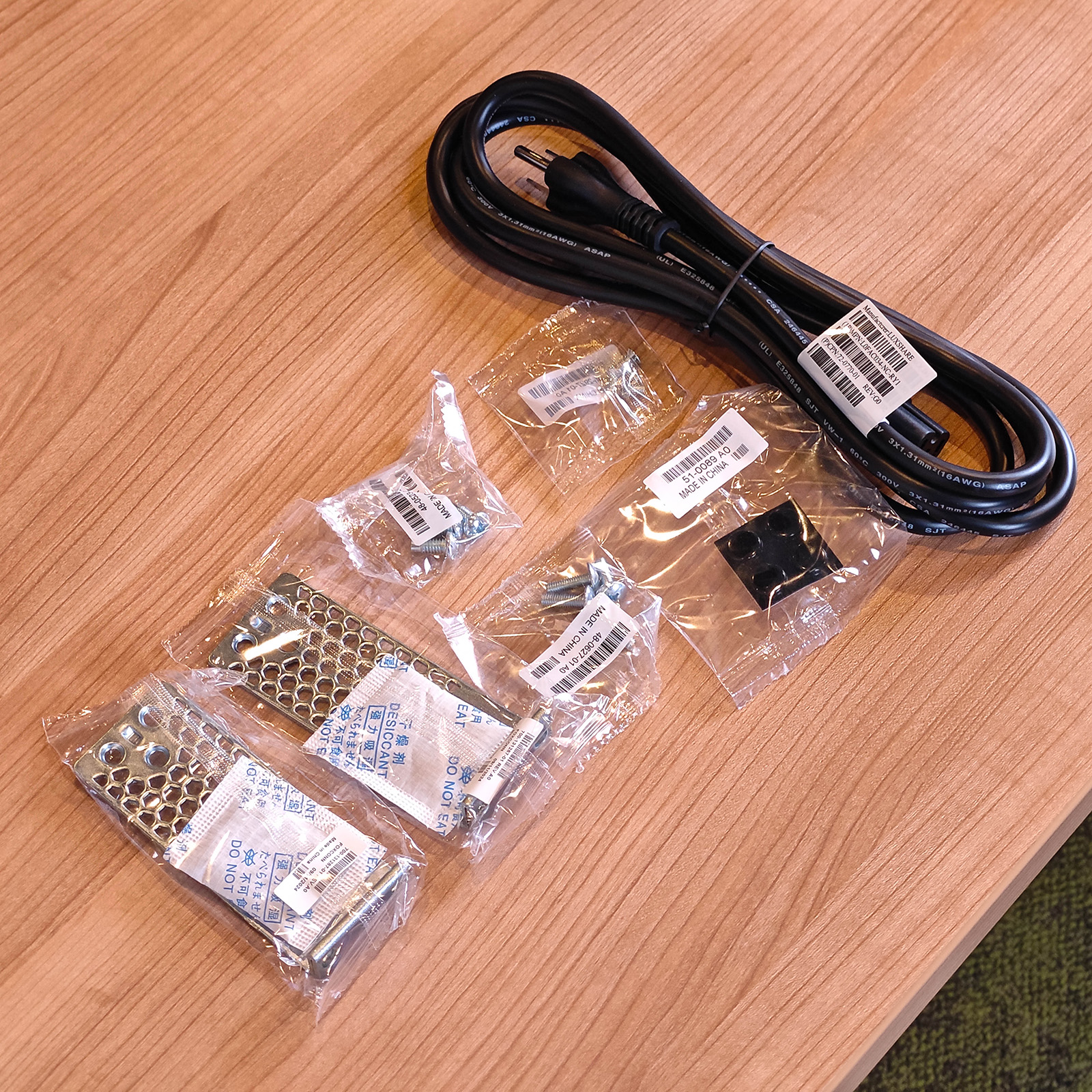 ภาพแกะกล่องสินค้า (Unboxing) แสดงสินค้าจริงและอุปกรณ์ภายในกล่อง ภาพที่ 6