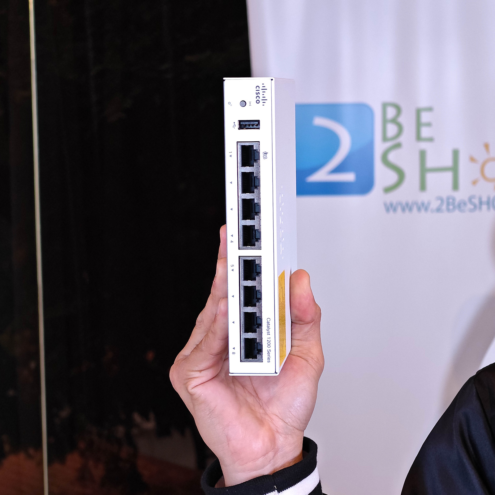 ภาพแกะกล่องสินค้า (Unboxing) แสดงสินค้าจริงและอุปกรณ์ภายในกล่อง ภาพที่ 1