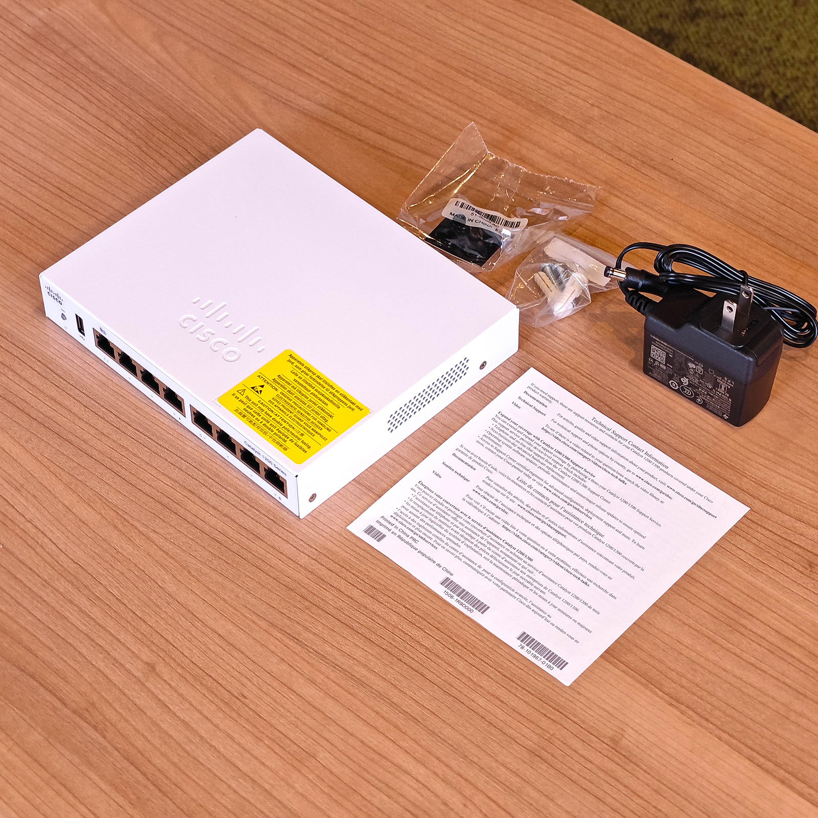 ภาพแกะกล่องสินค้า (Unboxing) แสดงสินค้าจริงและอุปกรณ์ภายในกล่อง ภาพที่ 2