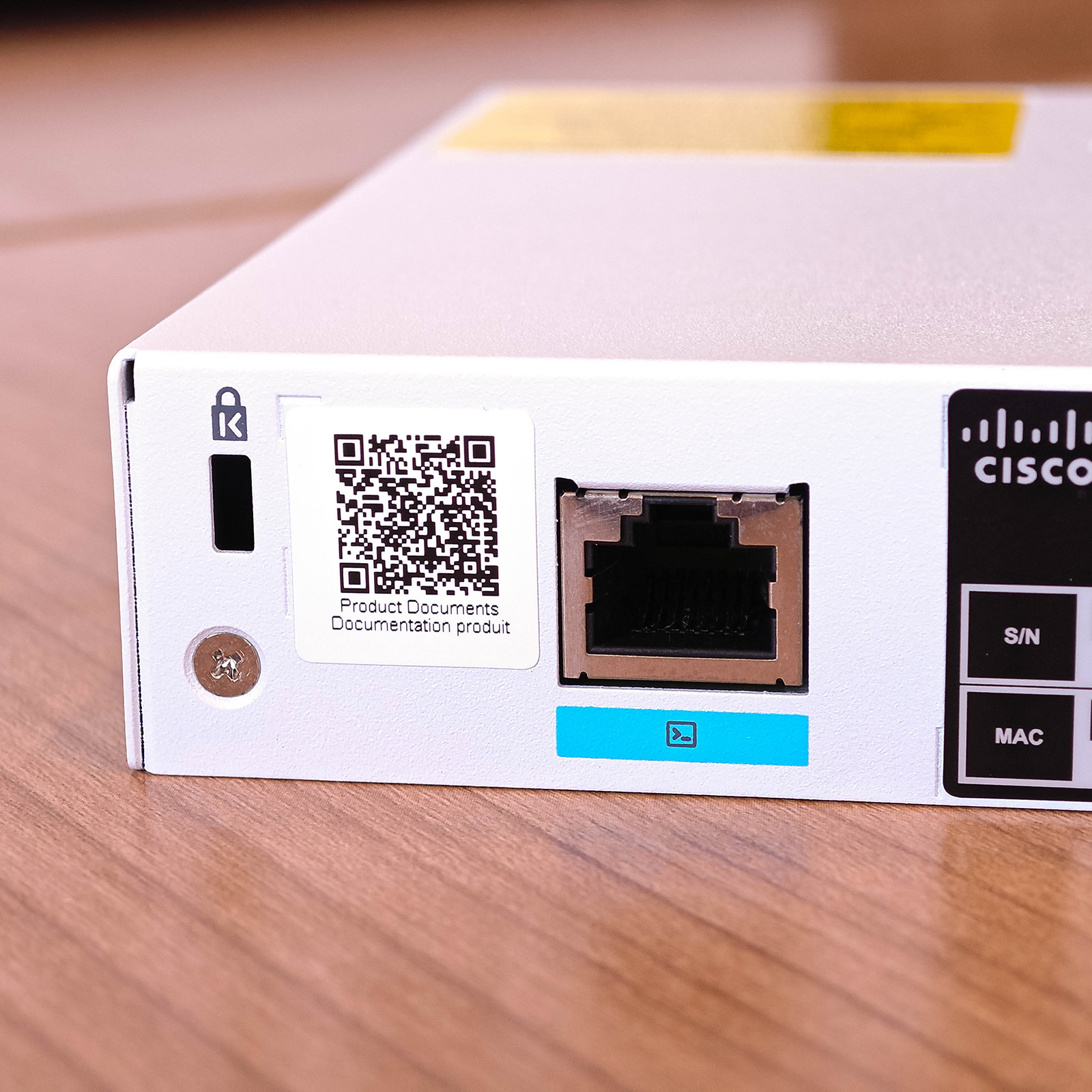 ภาพแกะกล่องสินค้า (Unboxing) แสดงสินค้าจริงและอุปกรณ์ภายในกล่อง ภาพที่ 9