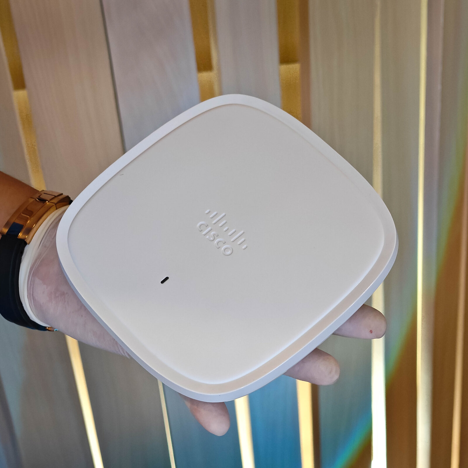 ภาพแกะกล่องสินค้า (Unboxing) แสดงสินค้าจริงและอุปกรณ์ภายในกล่อง ภาพที่ 2