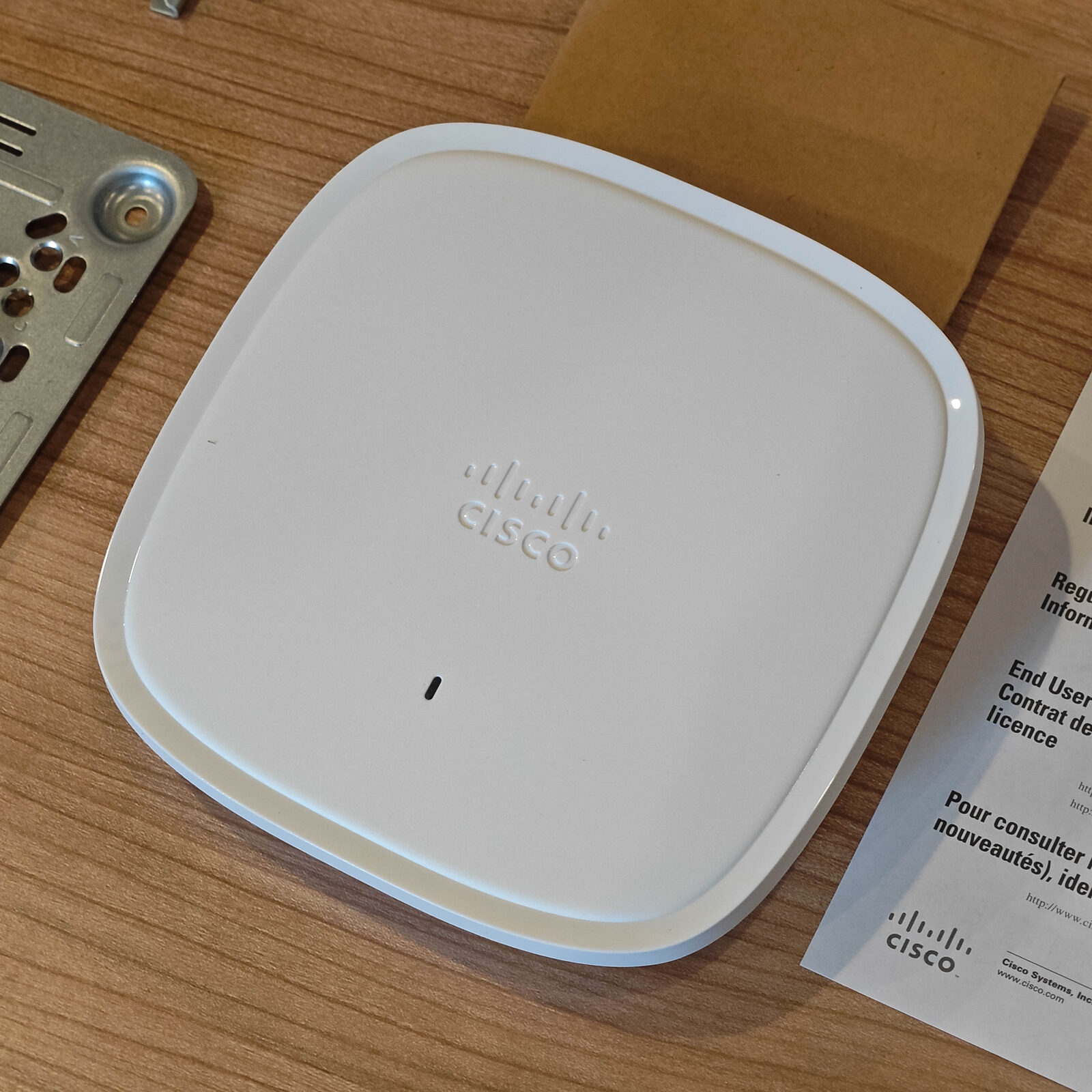 ภาพแกะกล่องสินค้า (Unboxing) แสดงสินค้าจริงและอุปกรณ์ภายในกล่อง ภาพที่ 3