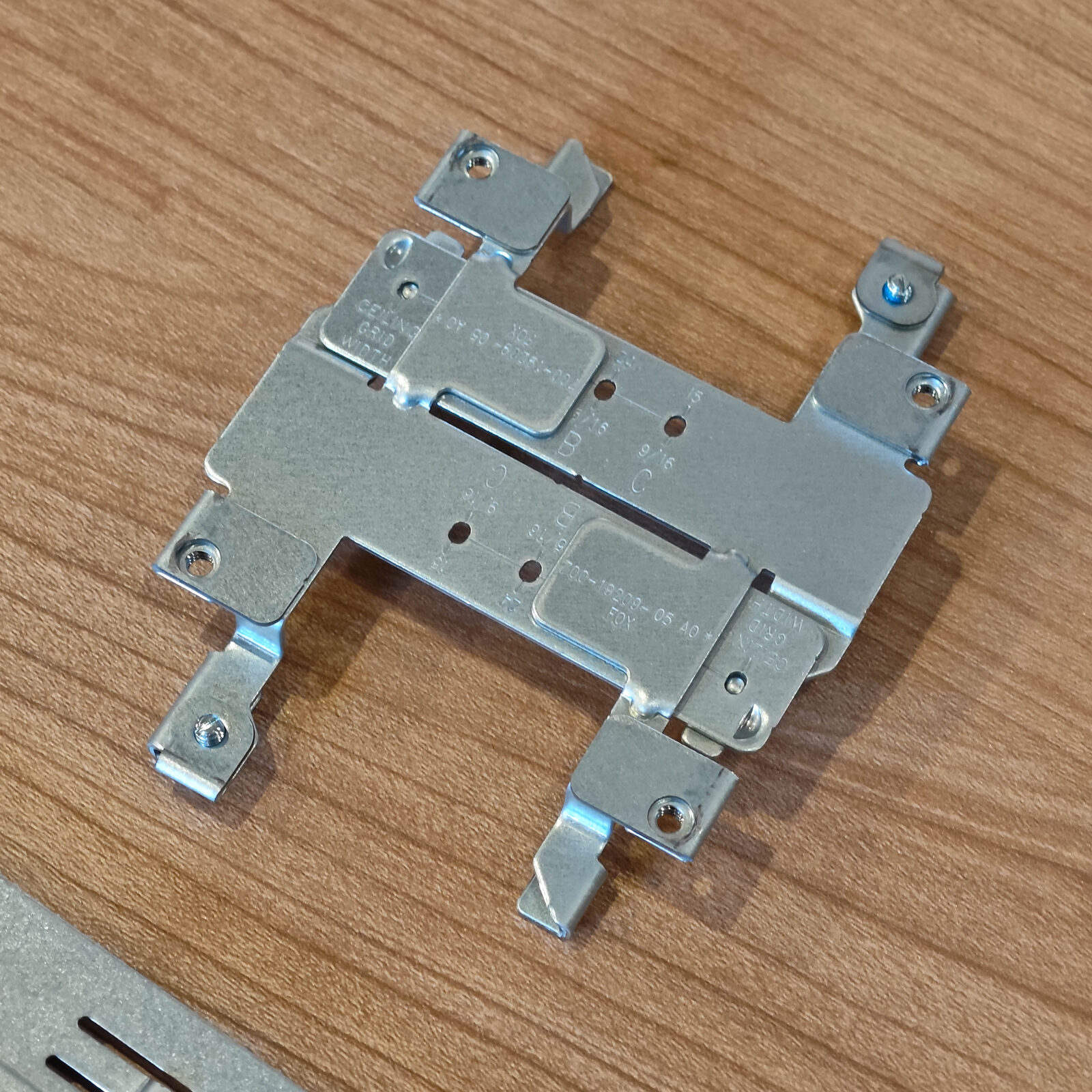 ภาพแกะกล่องสินค้า (Unboxing) แสดงสินค้าจริงและอุปกรณ์ภายในกล่อง ภาพที่ 9