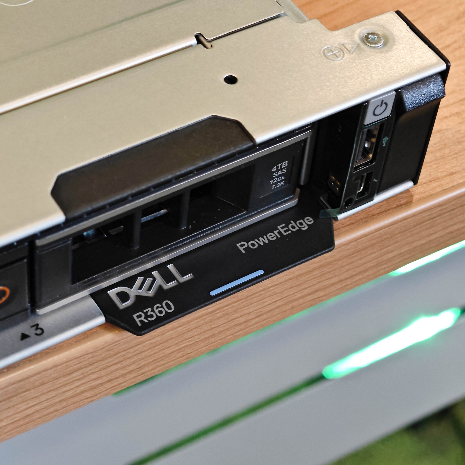 ภาพแกะกล่องสินค้า (Unboxing) แสดงสินค้าจริงและอุปกรณ์ภายในกล่อง ภาพที่ 1