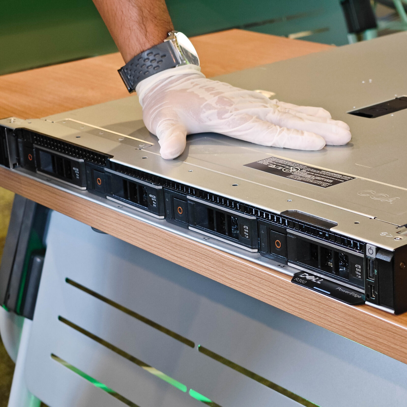 ภาพแกะกล่องสินค้า (Unboxing) แสดงสินค้าจริงและอุปกรณ์ภายในกล่อง ภาพที่ 4