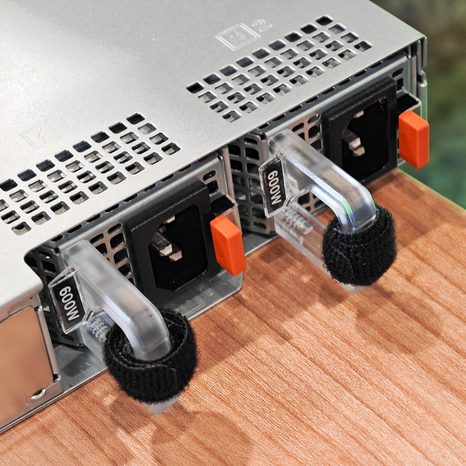 ภาพแกะกล่องสินค้า (Unboxing) แสดงสินค้าจริงและอุปกรณ์ภายในกล่อง ภาพที่ 8