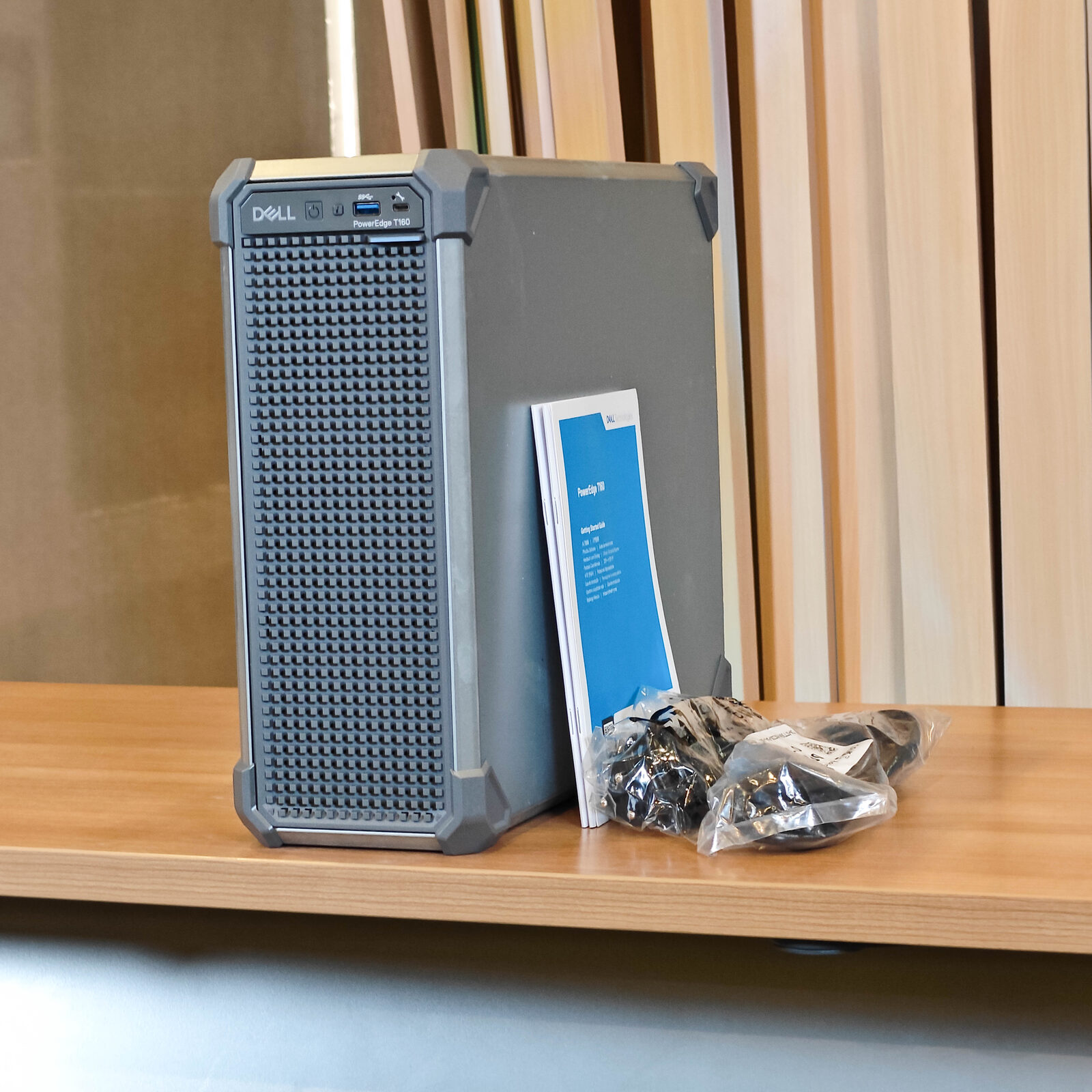 ภาพแกะกล่องสินค้า (Unboxing) แสดงสินค้าจริงและอุปกรณ์ภายในกล่อง ภาพที่ 1