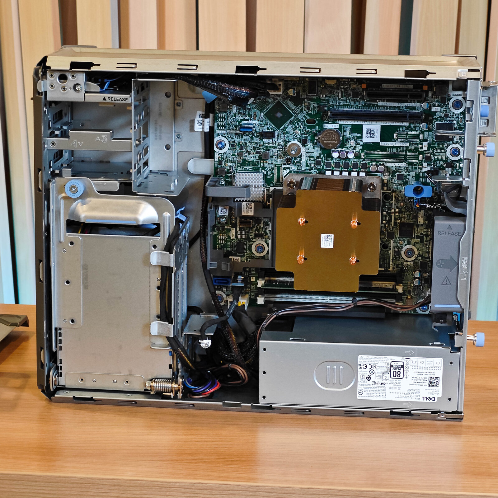 ภาพแกะกล่องสินค้า (Unboxing) แสดงสินค้าจริงและอุปกรณ์ภายในกล่อง ภาพที่ 2