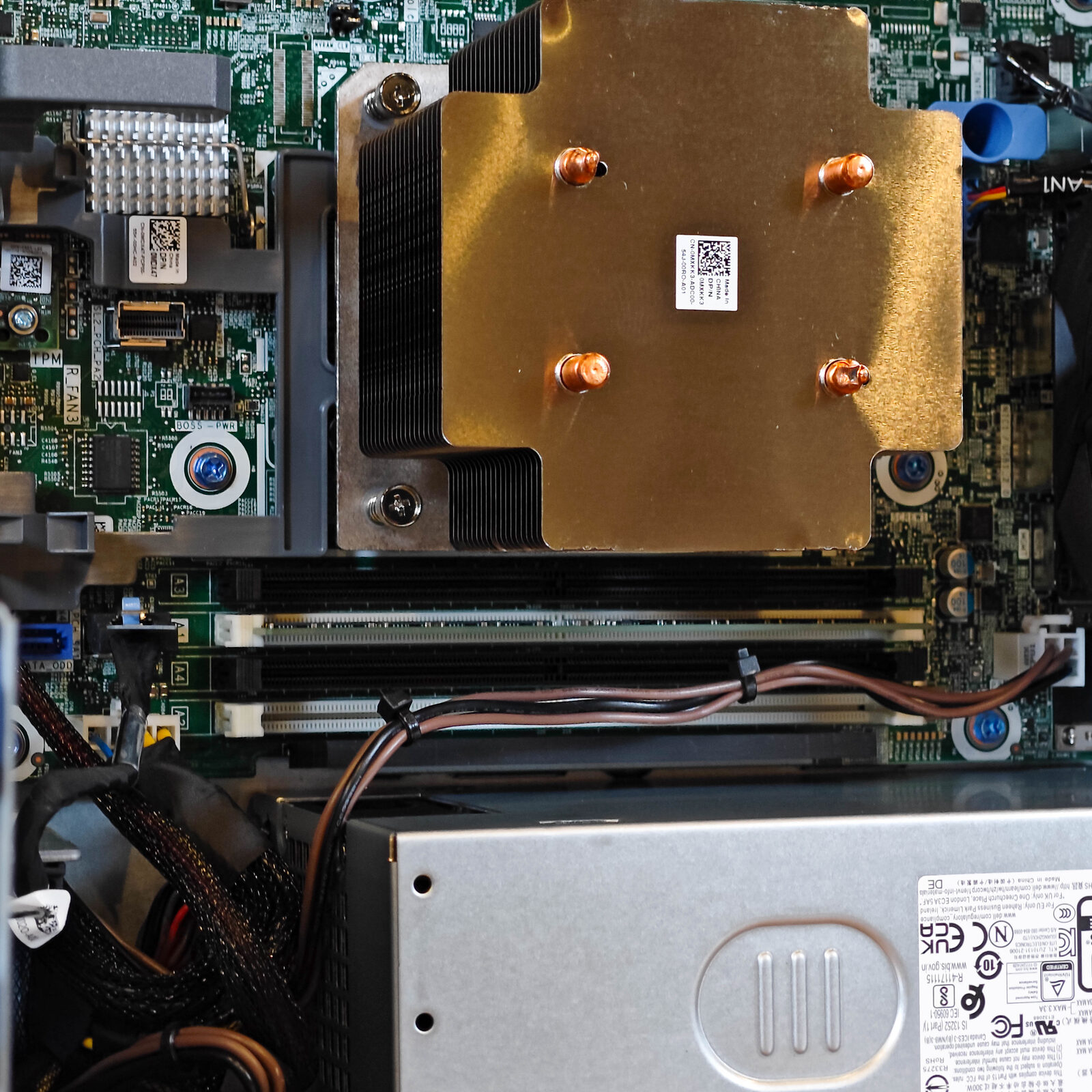 ภาพแกะกล่องสินค้า (Unboxing) แสดงสินค้าจริงและอุปกรณ์ภายในกล่อง ภาพที่ 4