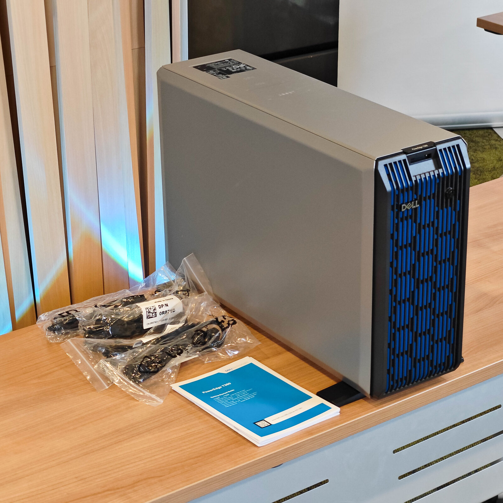 ภาพแกะกล่องสินค้า (Unboxing) แสดงสินค้าจริงและอุปกรณ์ภายในกล่อง ภาพที่ 1