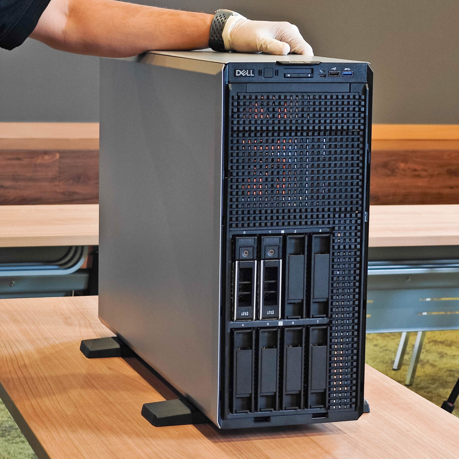 ภาพแกะกล่องสินค้า (Unboxing) แสดงสินค้าจริงและอุปกรณ์ภายในกล่อง ภาพที่ 1