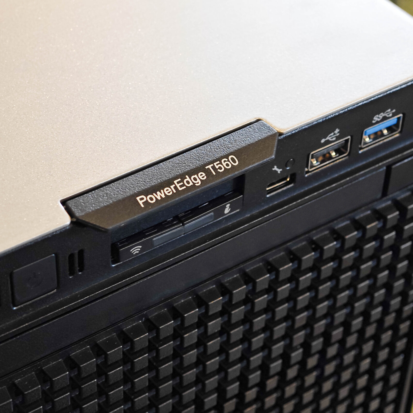 ภาพแกะกล่องสินค้า (Unboxing) แสดงสินค้าจริงและอุปกรณ์ภายในกล่อง ภาพที่ 4