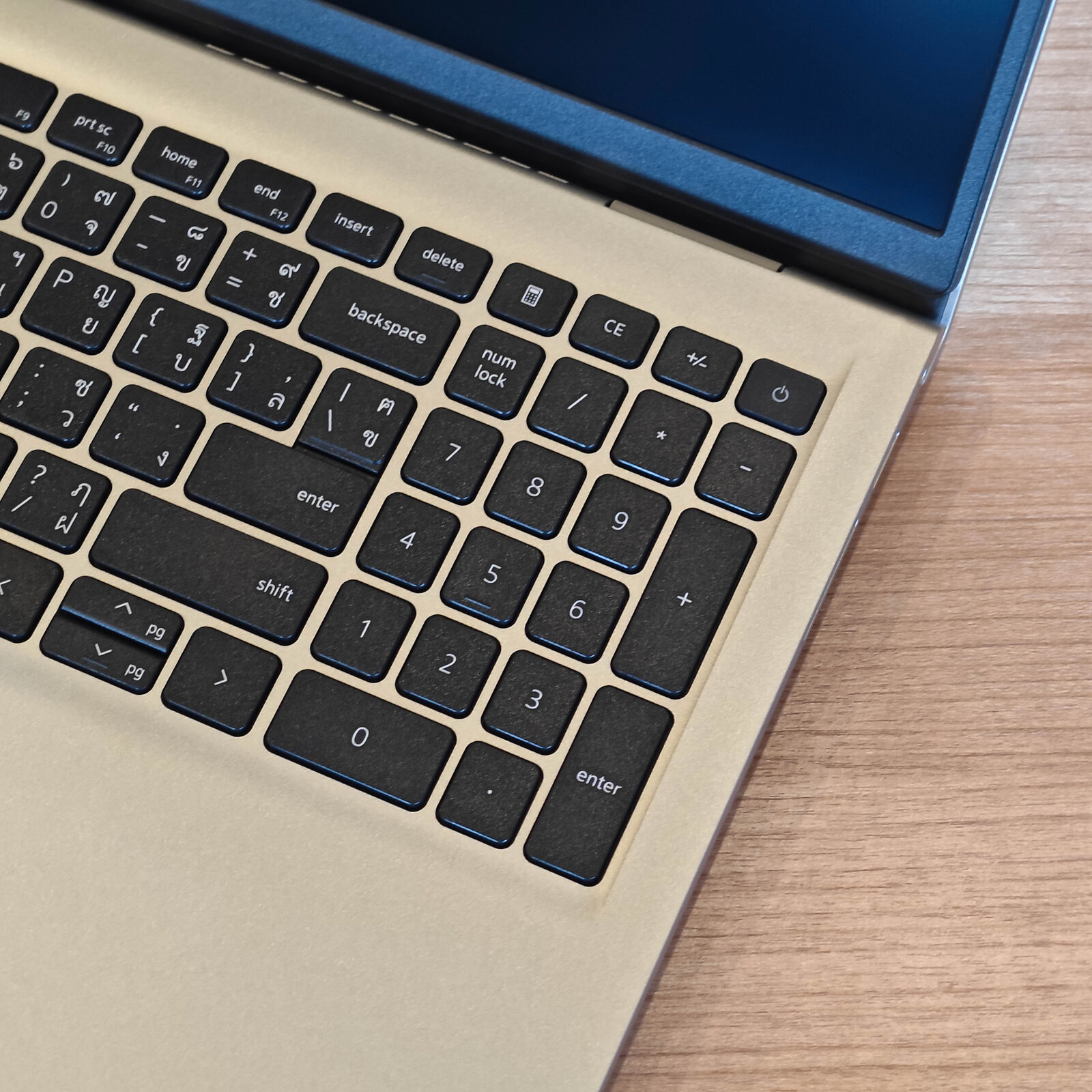 ภาพแกะกล่องสินค้า (Unboxing) แสดงสินค้าจริงและอุปกรณ์ภายในกล่อง ภาพที่ 3