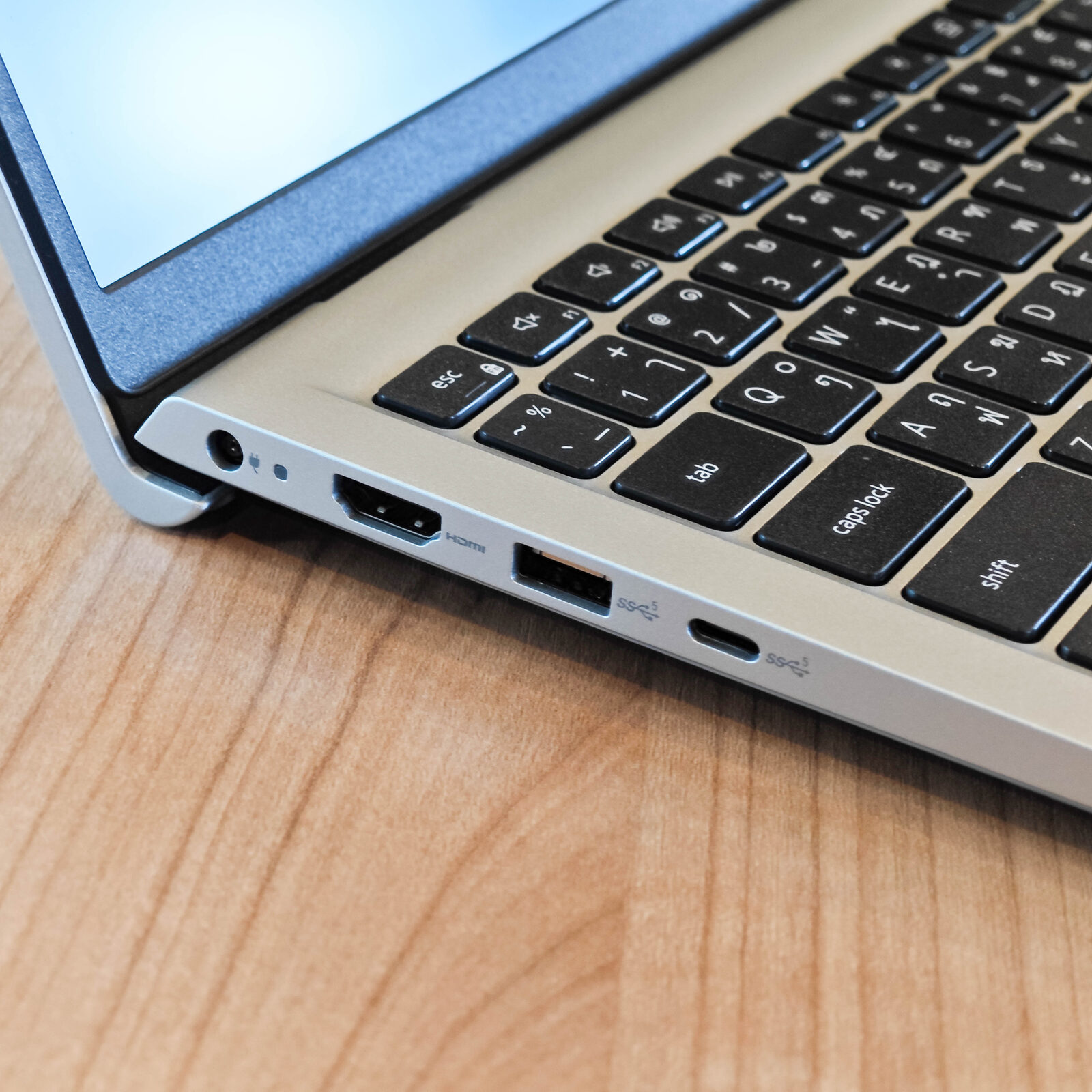 ภาพแกะกล่องสินค้า (Unboxing) แสดงสินค้าจริงและอุปกรณ์ภายในกล่อง ภาพที่ 5