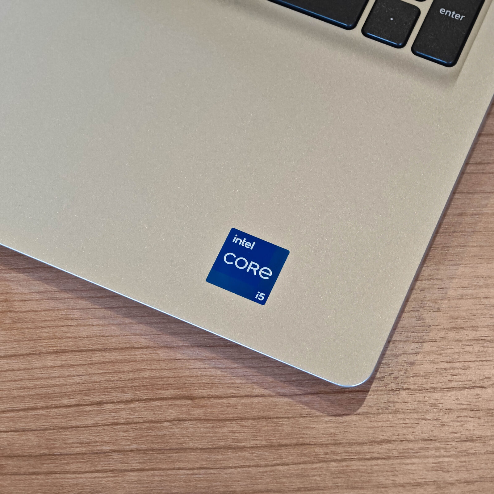 ภาพแกะกล่องสินค้า (Unboxing) แสดงสินค้าจริงและอุปกรณ์ภายในกล่อง ภาพที่ 7