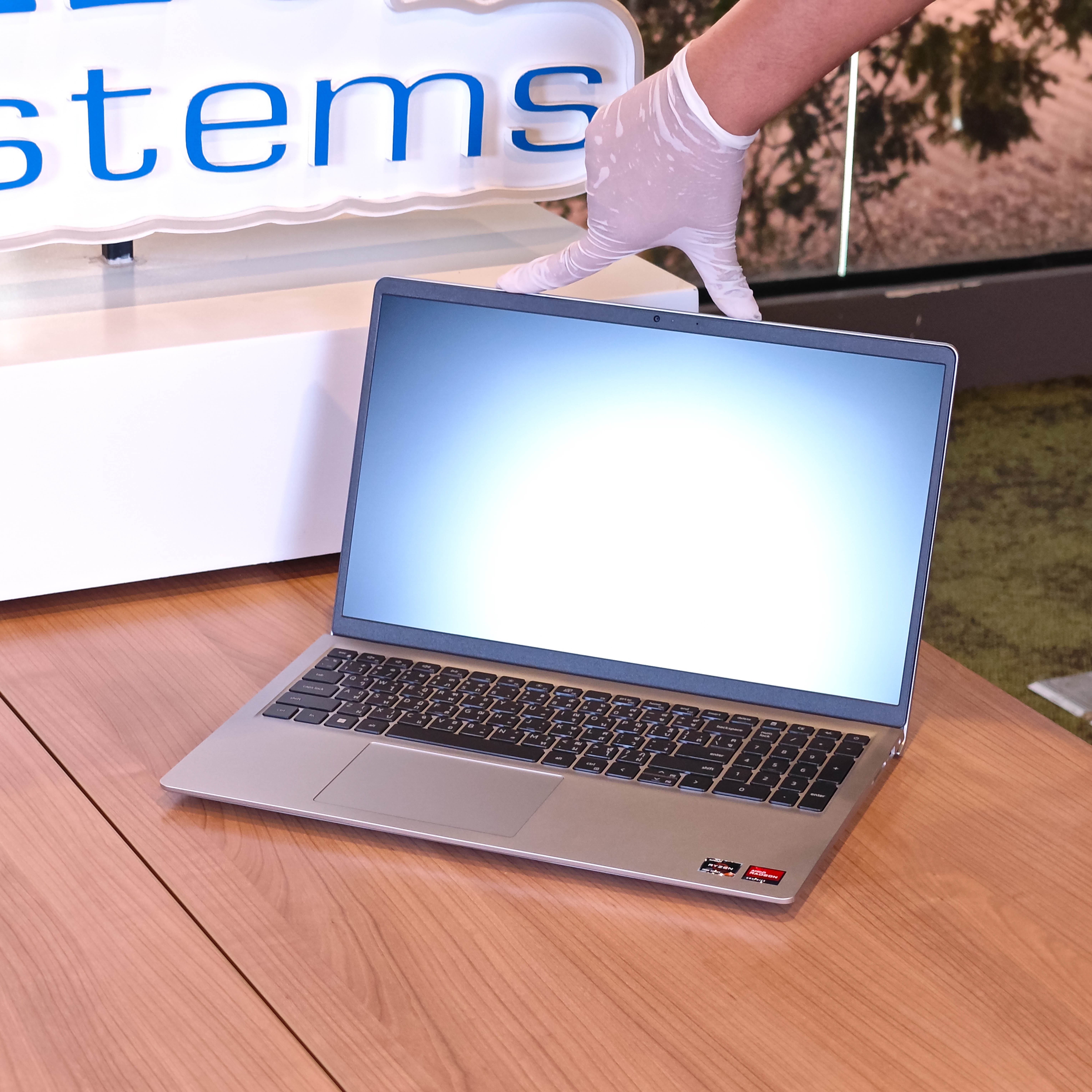 ภาพแกะกล่องสินค้า (Unboxing) แสดงสินค้าจริงและอุปกรณ์ภายในกล่อง ภาพที่ 1