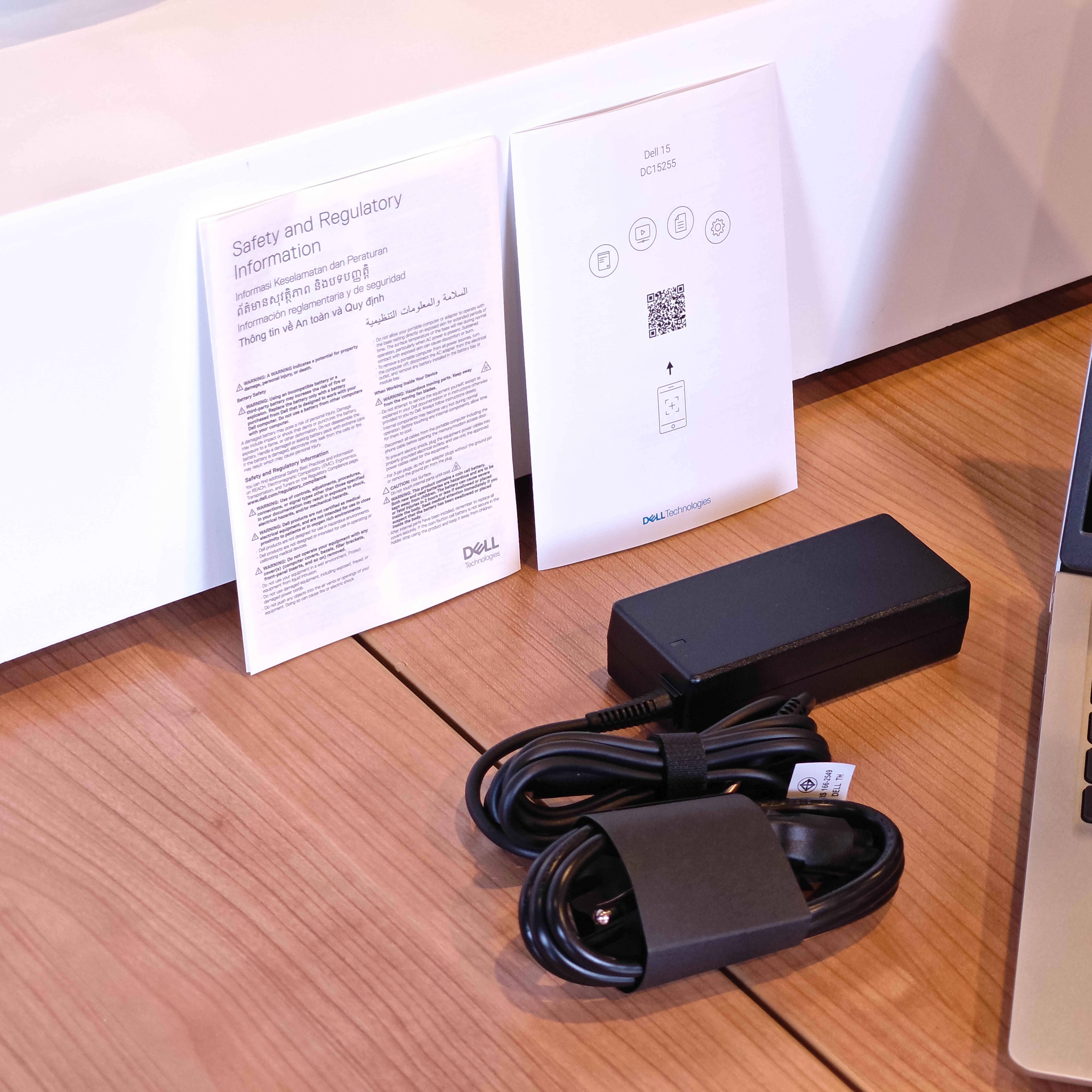 ภาพแกะกล่องสินค้า (Unboxing) แสดงสินค้าจริงและอุปกรณ์ภายในกล่อง ภาพที่ 2