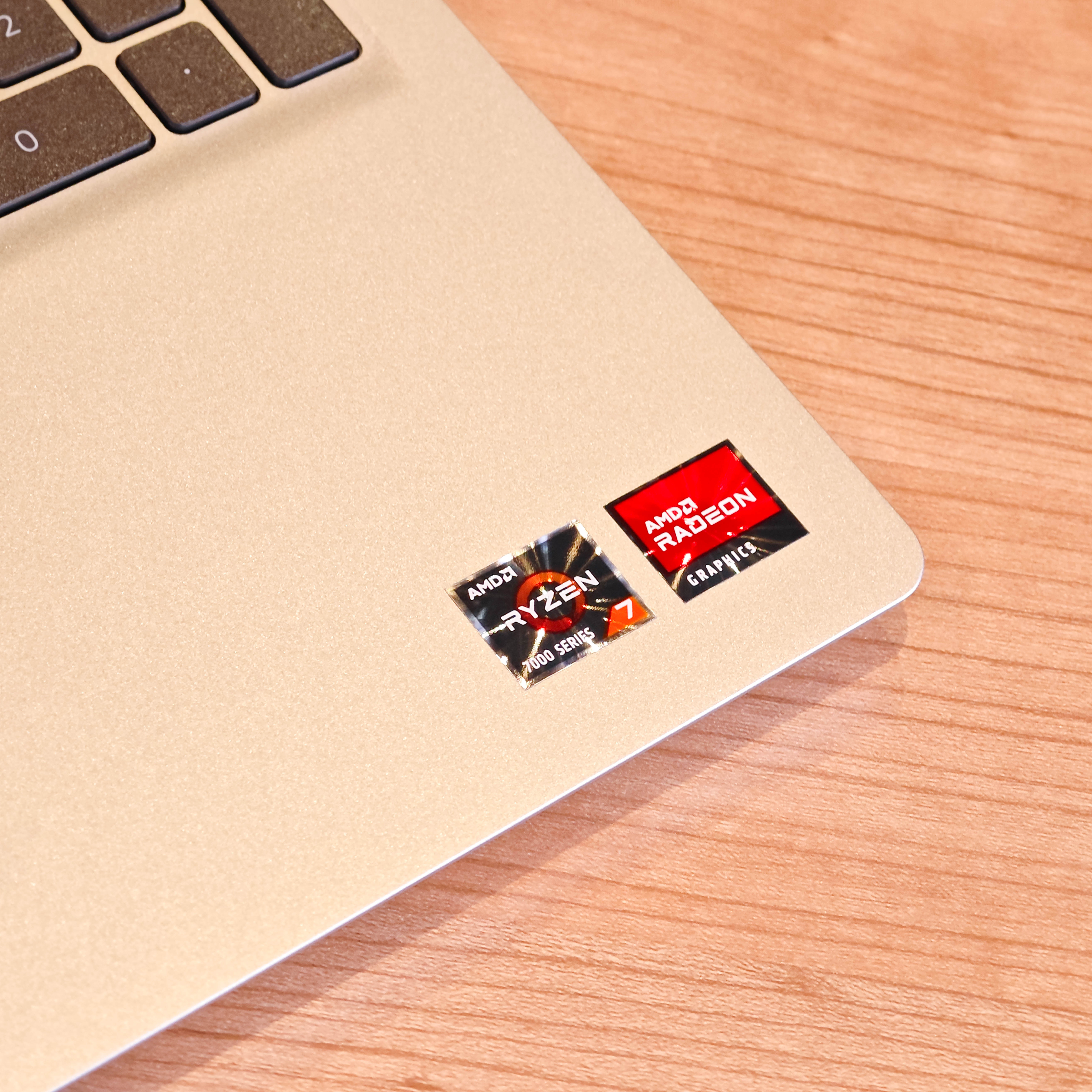 ภาพแกะกล่องสินค้า (Unboxing) แสดงสินค้าจริงและอุปกรณ์ภายในกล่อง ภาพที่ 7