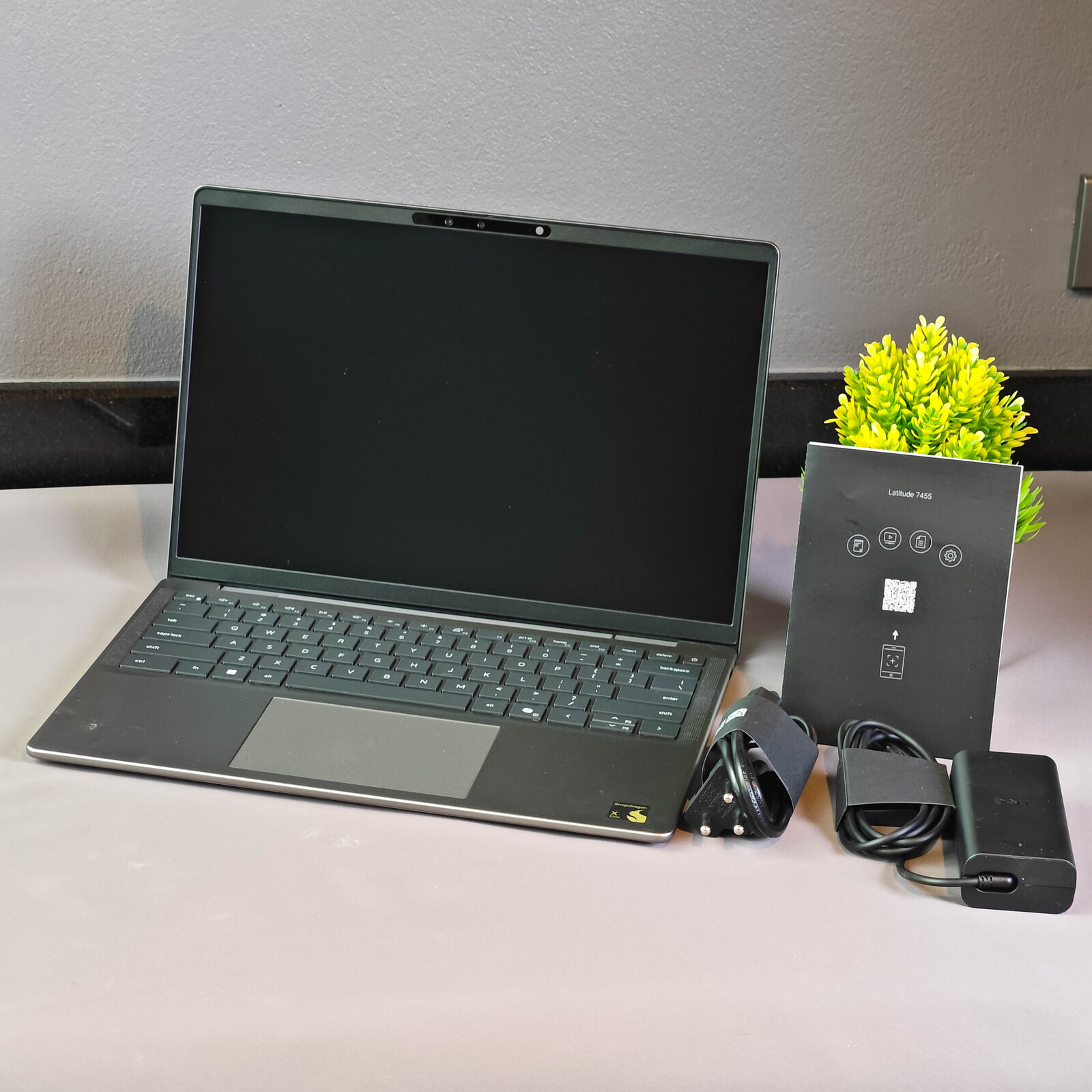 ภาพแกะกล่องสินค้า (Unboxing) แสดงสินค้าจริงและอุปกรณ์ภายในกล่อง ภาพที่ 1