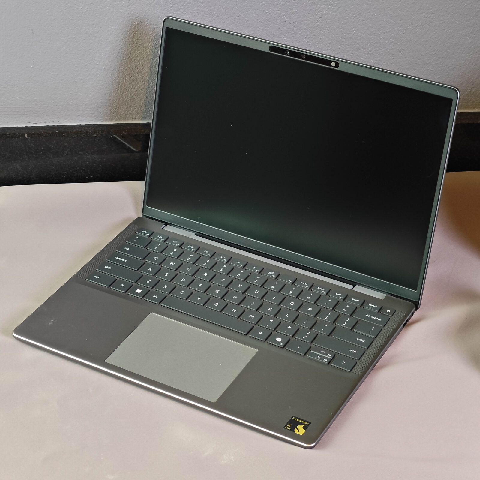 ภาพแกะกล่องสินค้า (Unboxing) แสดงสินค้าจริงและอุปกรณ์ภายในกล่อง ภาพที่ 3