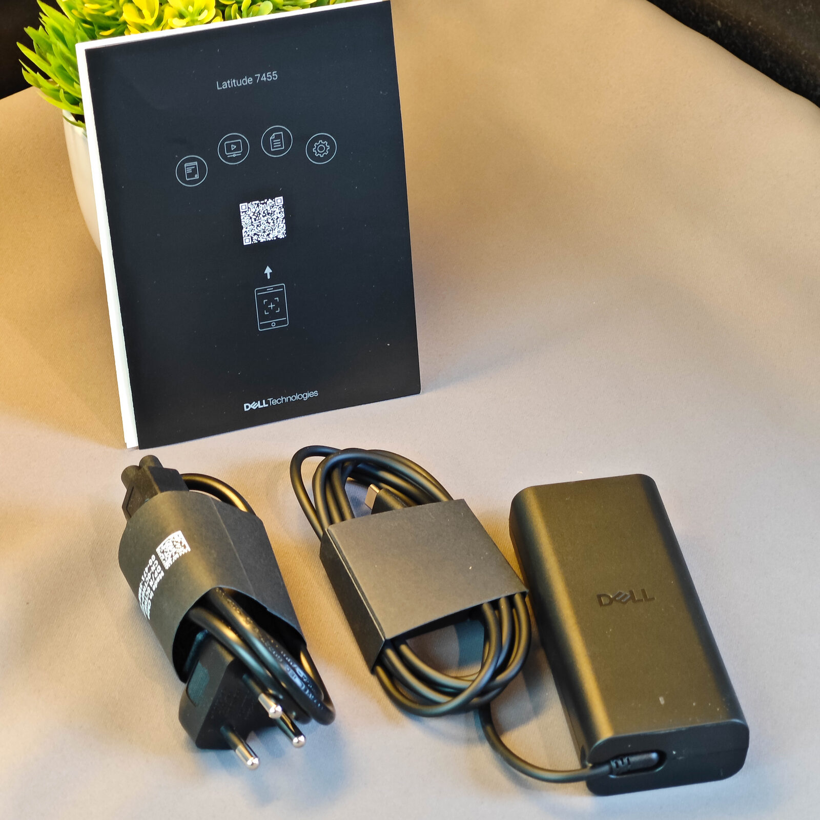 ภาพแกะกล่องสินค้า (Unboxing) แสดงสินค้าจริงและอุปกรณ์ภายในกล่อง ภาพที่ 9