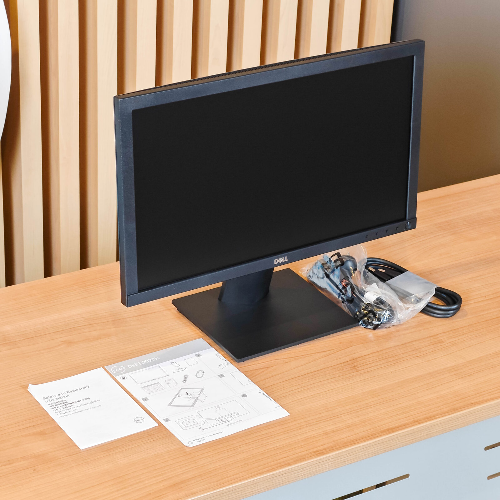 ภาพแกะกล่องสินค้า (Unboxing) แสดงสินค้าจริงและอุปกรณ์ภายในกล่อง ภาพที่ 2