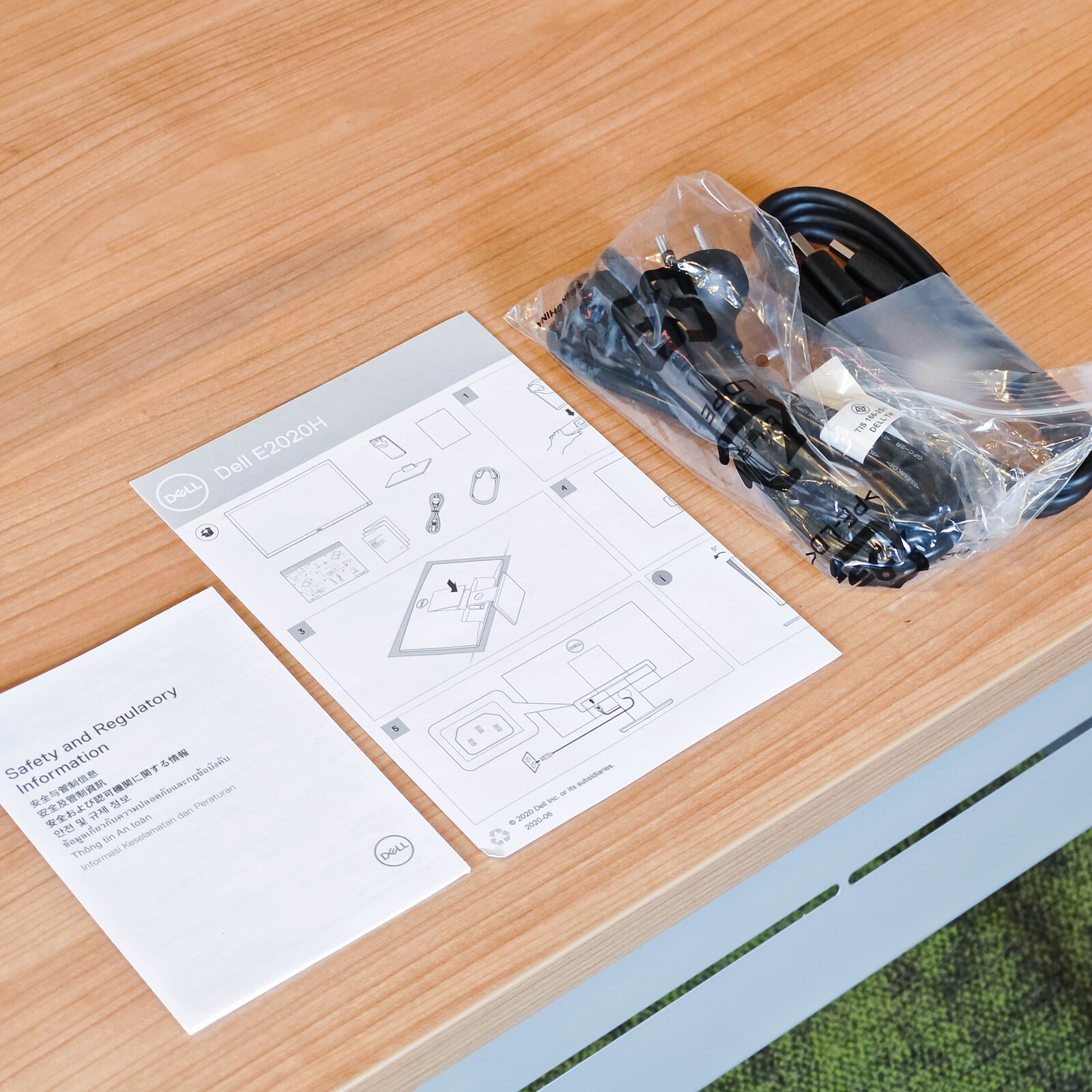 ภาพแกะกล่องสินค้า (Unboxing) แสดงสินค้าจริงและอุปกรณ์ภายในกล่อง ภาพที่ 6